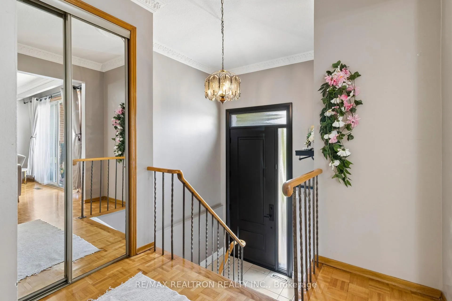Photo 7 of 275 Aberdeen Avenue, Vaughan, East Woodbridge — HOMEH