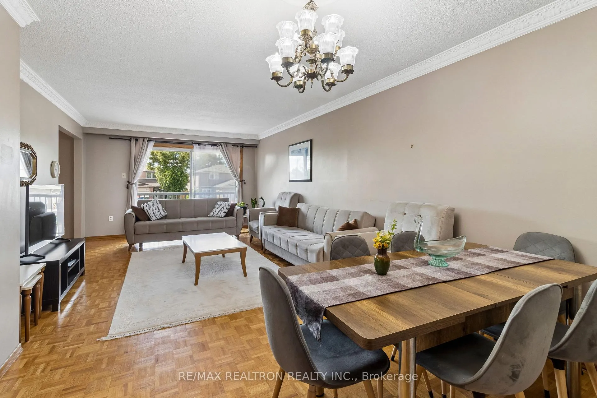 Photo 8 of 275 Aberdeen Avenue, Vaughan, East Woodbridge — HOMEH