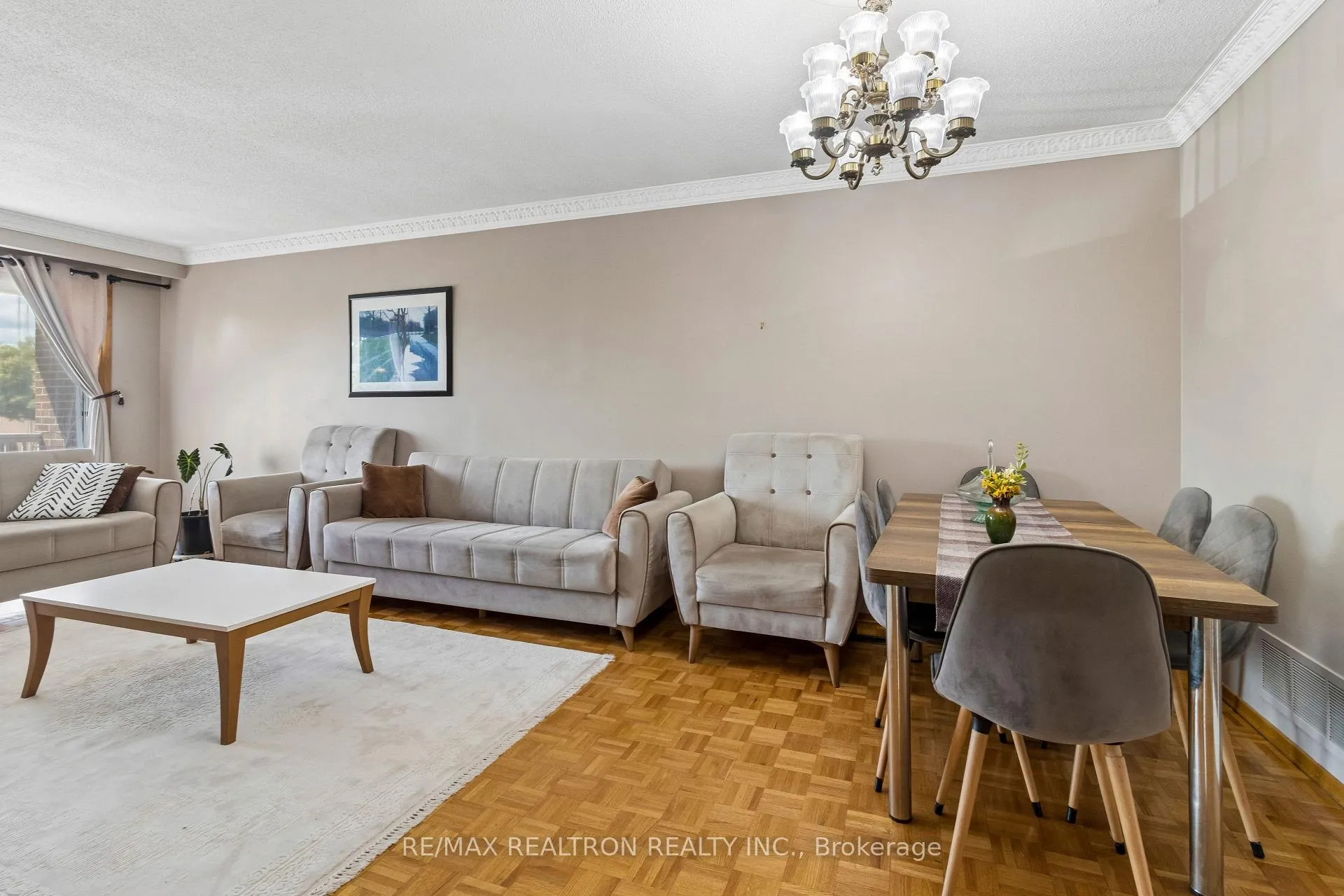 Photo 9 of 275 Aberdeen Avenue, Vaughan, East Woodbridge — HOMEH
