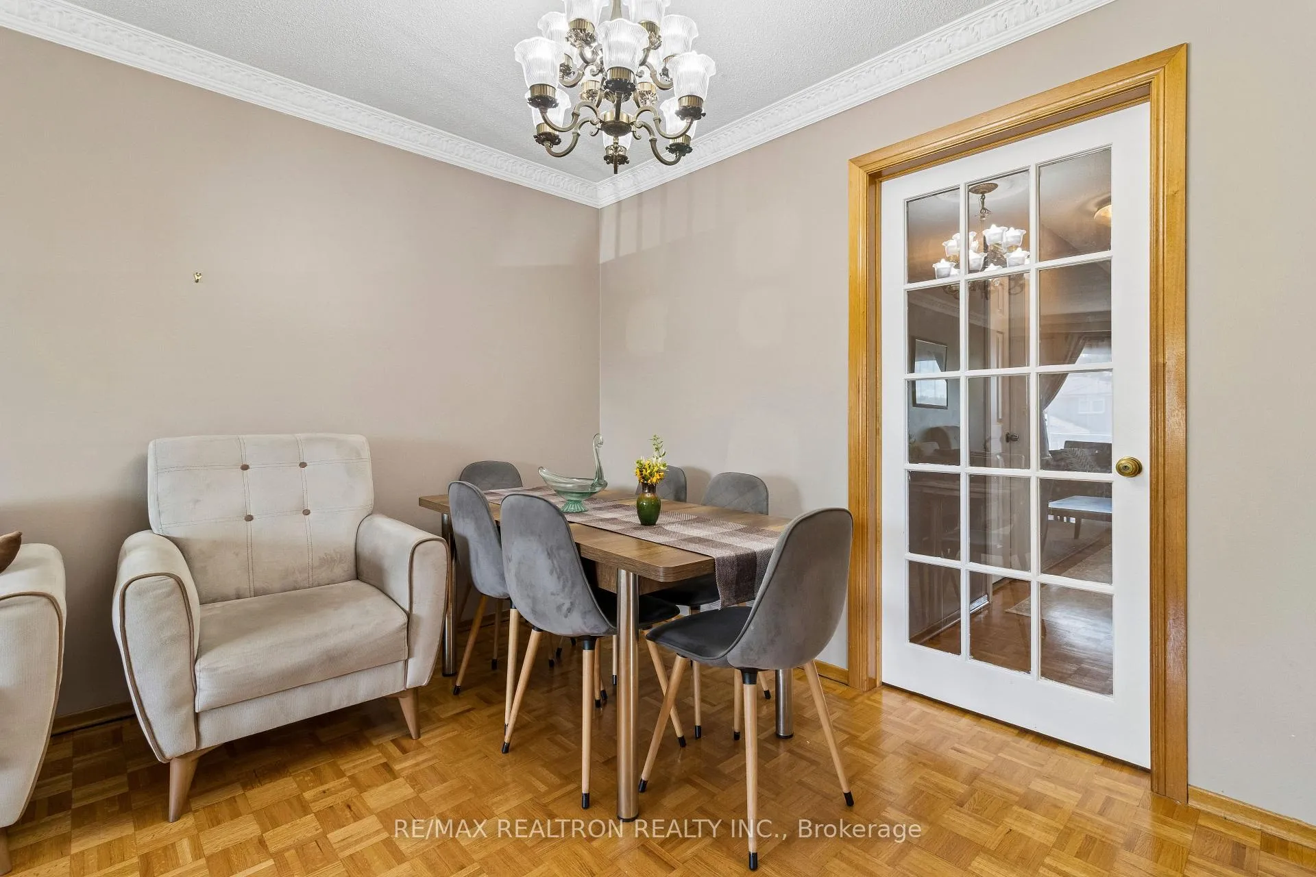 Photo 10 of 275 Aberdeen Avenue, Vaughan, East Woodbridge — HOMEH