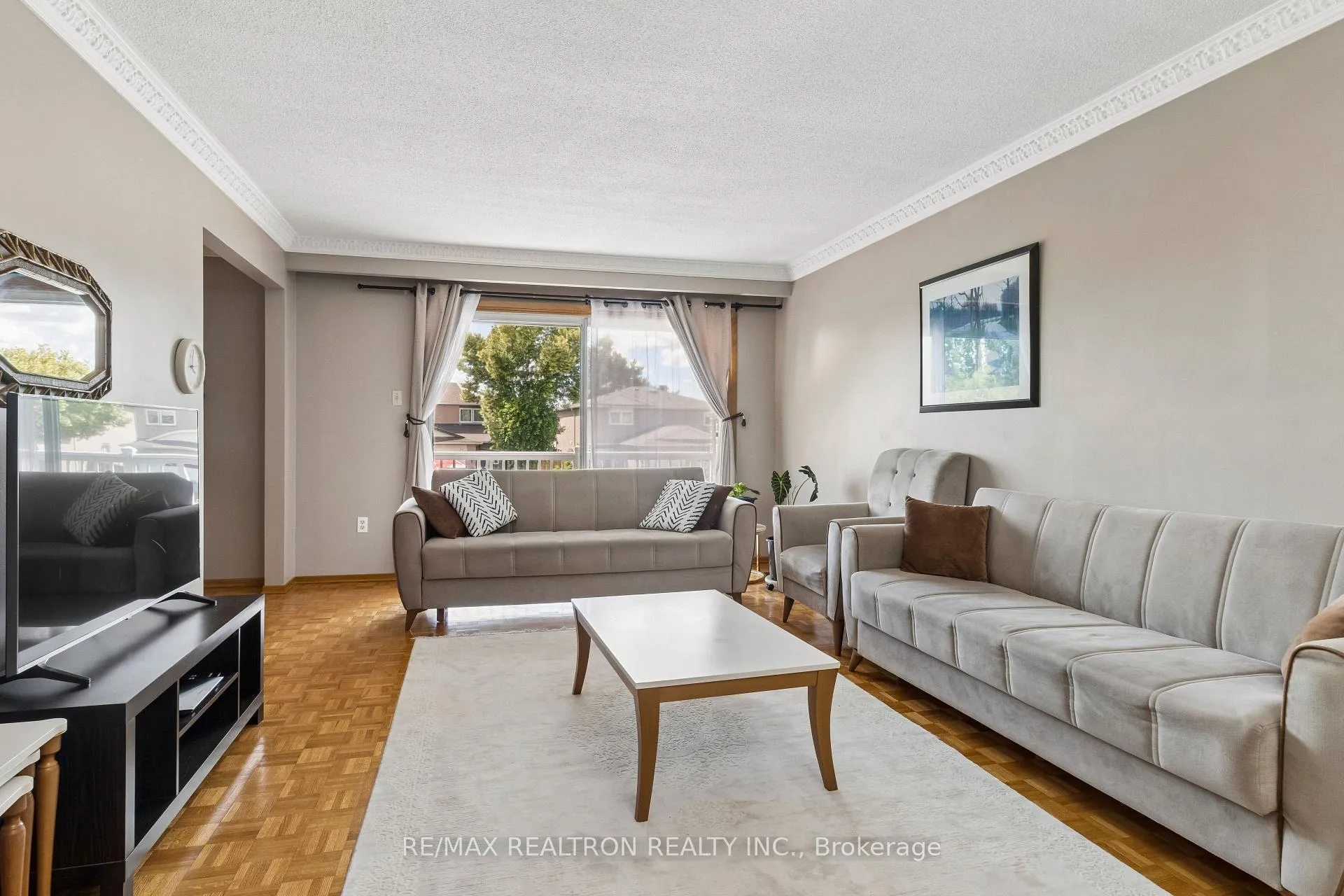 Photo 11 of 275 Aberdeen Avenue, Vaughan, East Woodbridge — HOMEH