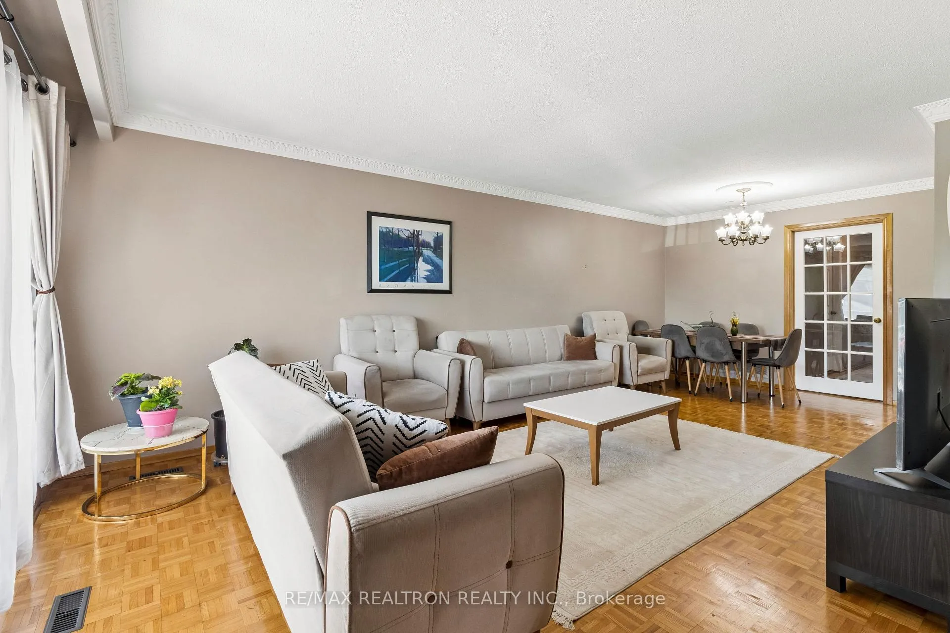 Photo 12 of 275 Aberdeen Avenue, Vaughan, East Woodbridge — HOMEH