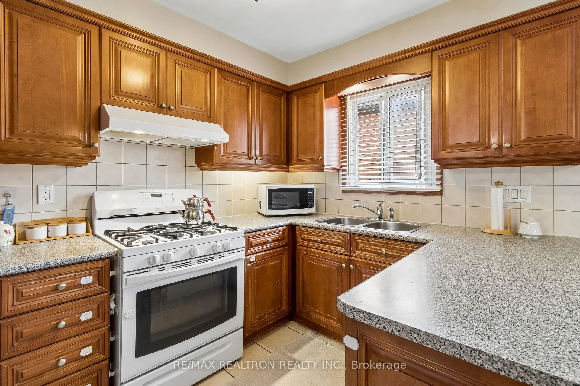 Photo 19 of 275 Aberdeen Avenue, Vaughan, East Woodbridge — HOMEH