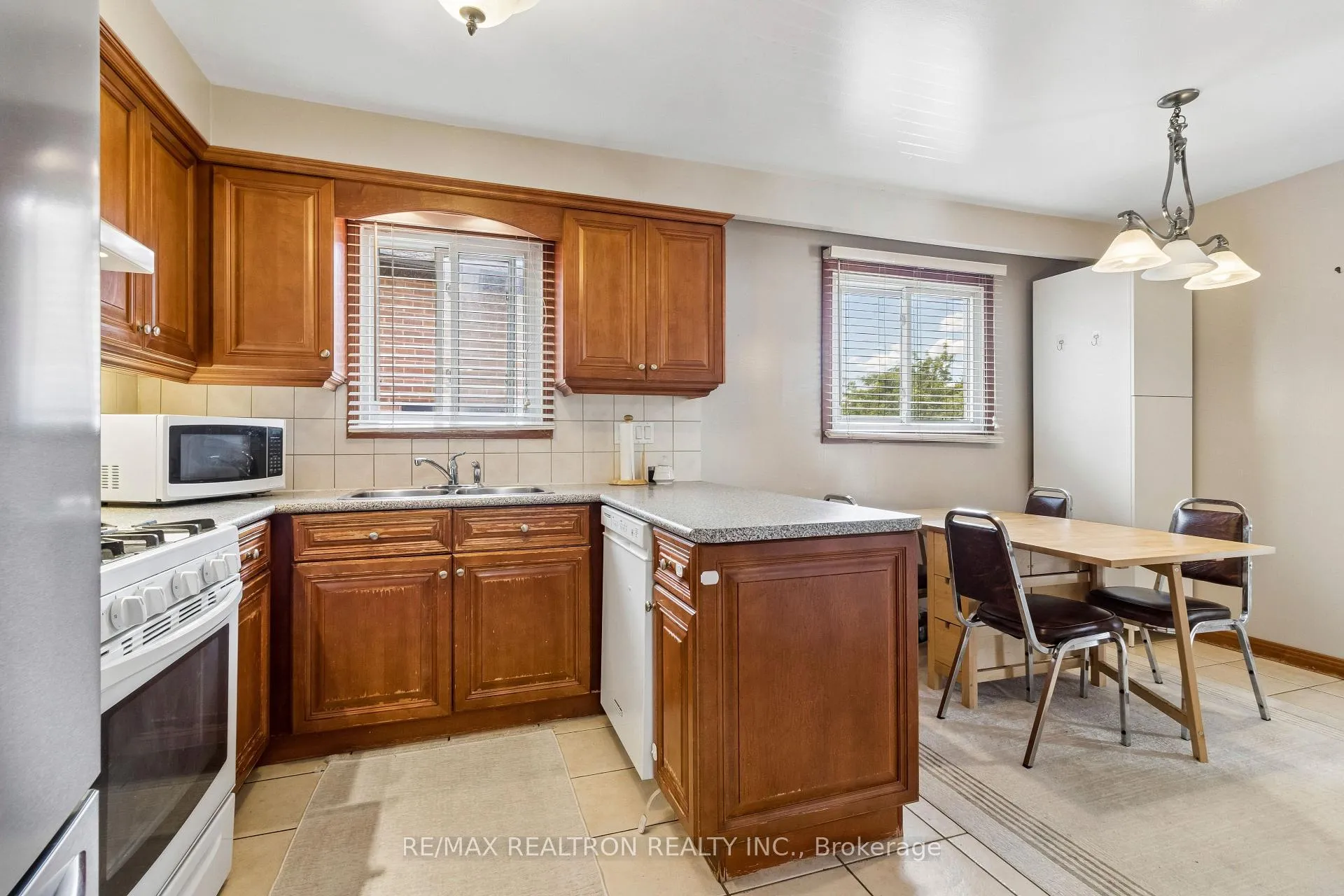 Photo 20 of 275 Aberdeen Avenue, Vaughan, East Woodbridge — HOMEH