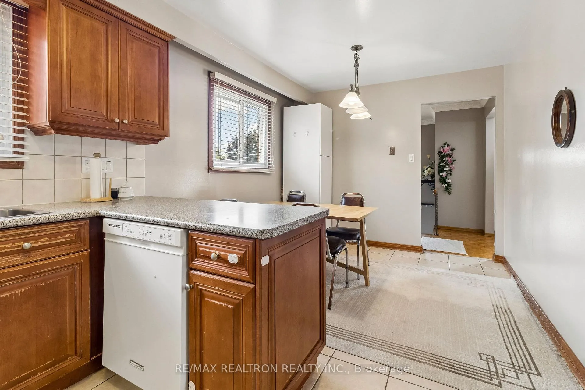 Photo 21 of 275 Aberdeen Avenue, Vaughan, East Woodbridge — HOMEH