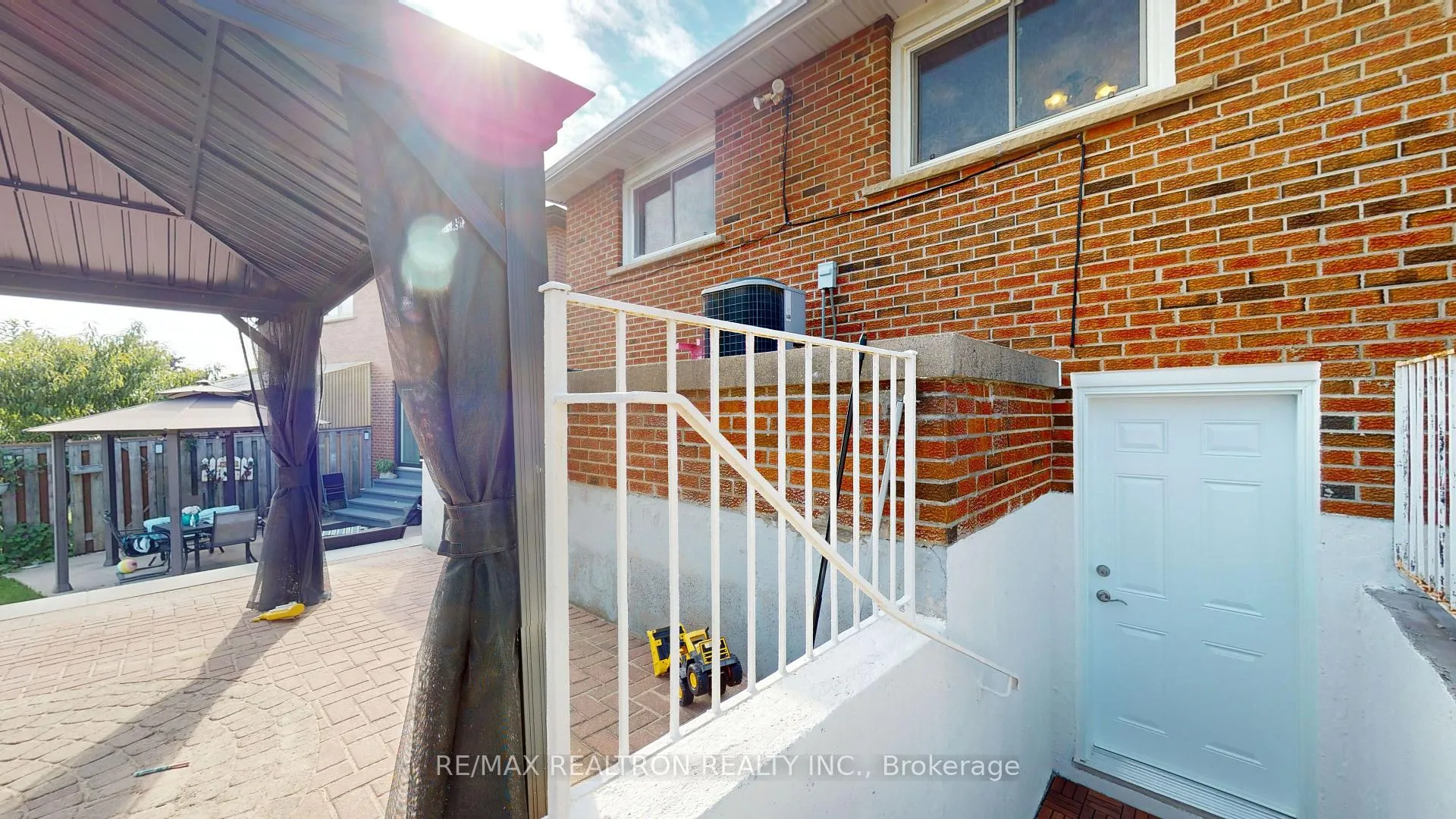 Photo 33 of 275 Aberdeen Avenue, Vaughan, East Woodbridge — HOMEH