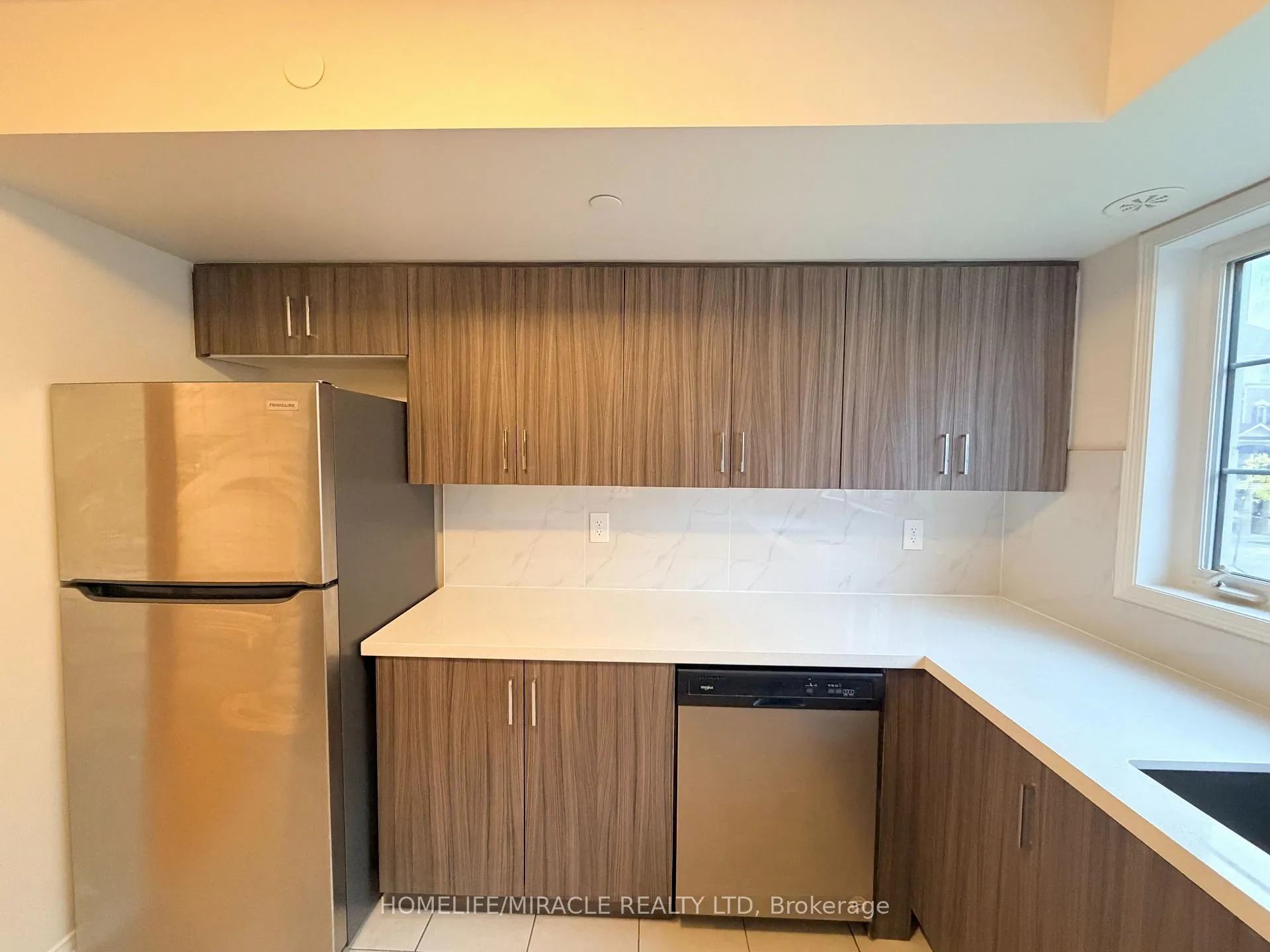 Photo 4 of Unit 265, 35 Glenstal Path, Oshawa, Windfields — HOMEH