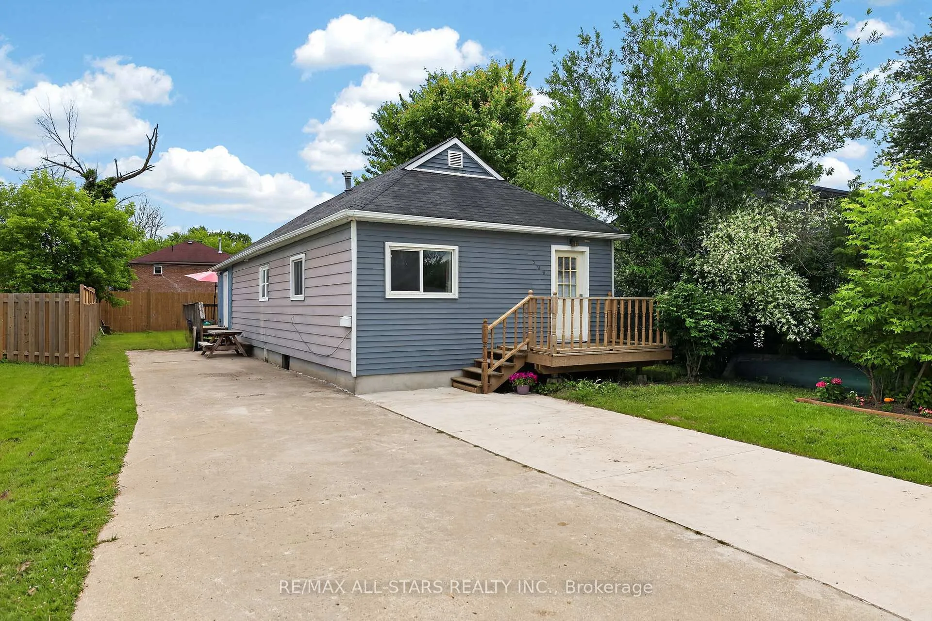 Photo 1 of 329 Lakeview Boulevard, Georgina, Keswick South — HOMEH