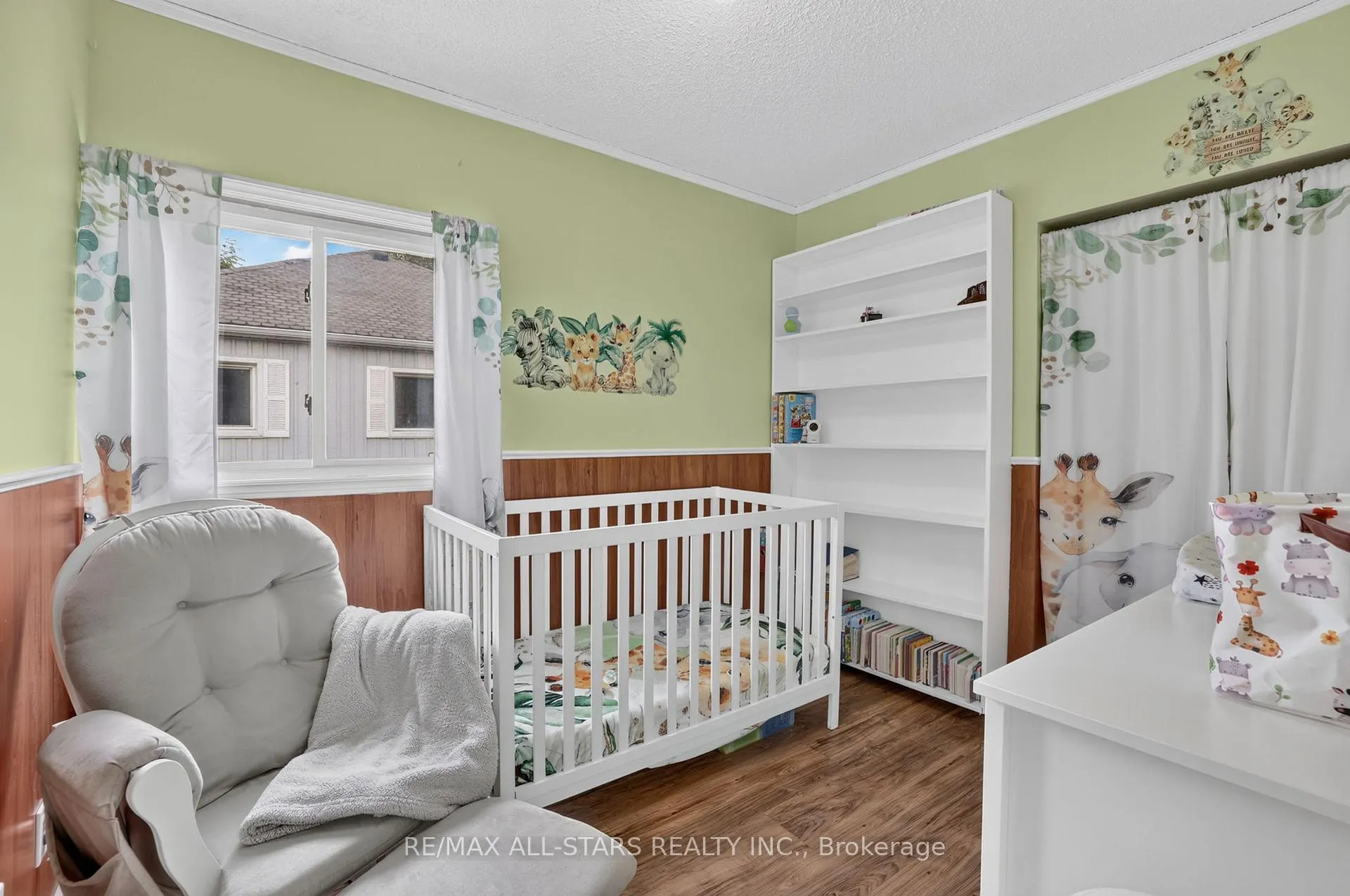 Photo 21 of 329 Lakeview Boulevard, Georgina, Keswick South — HOMEH