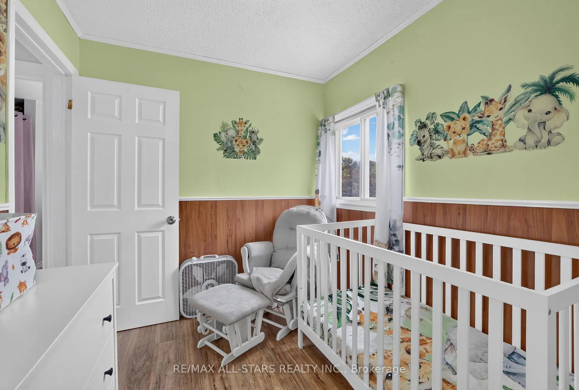 Photo 22 of 329 Lakeview Boulevard, Georgina, Keswick South — HOMEH