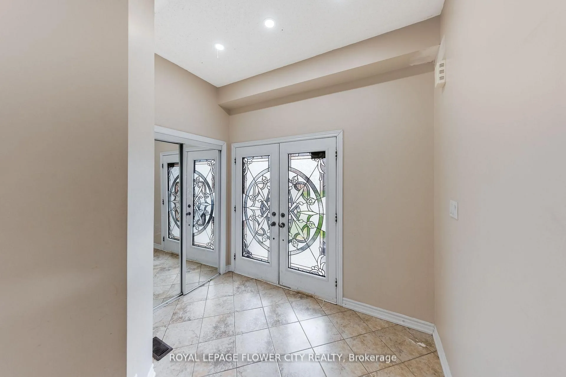 Photo 2 of 889 O' Reilly Crescent, Shelburne — HOMEH