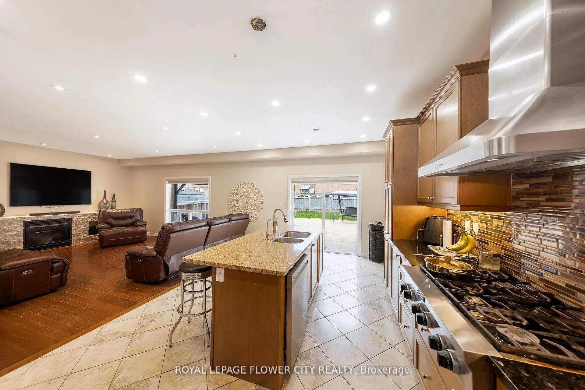 Photo 12 of 889 O' Reilly Crescent, Shelburne — HOMEH