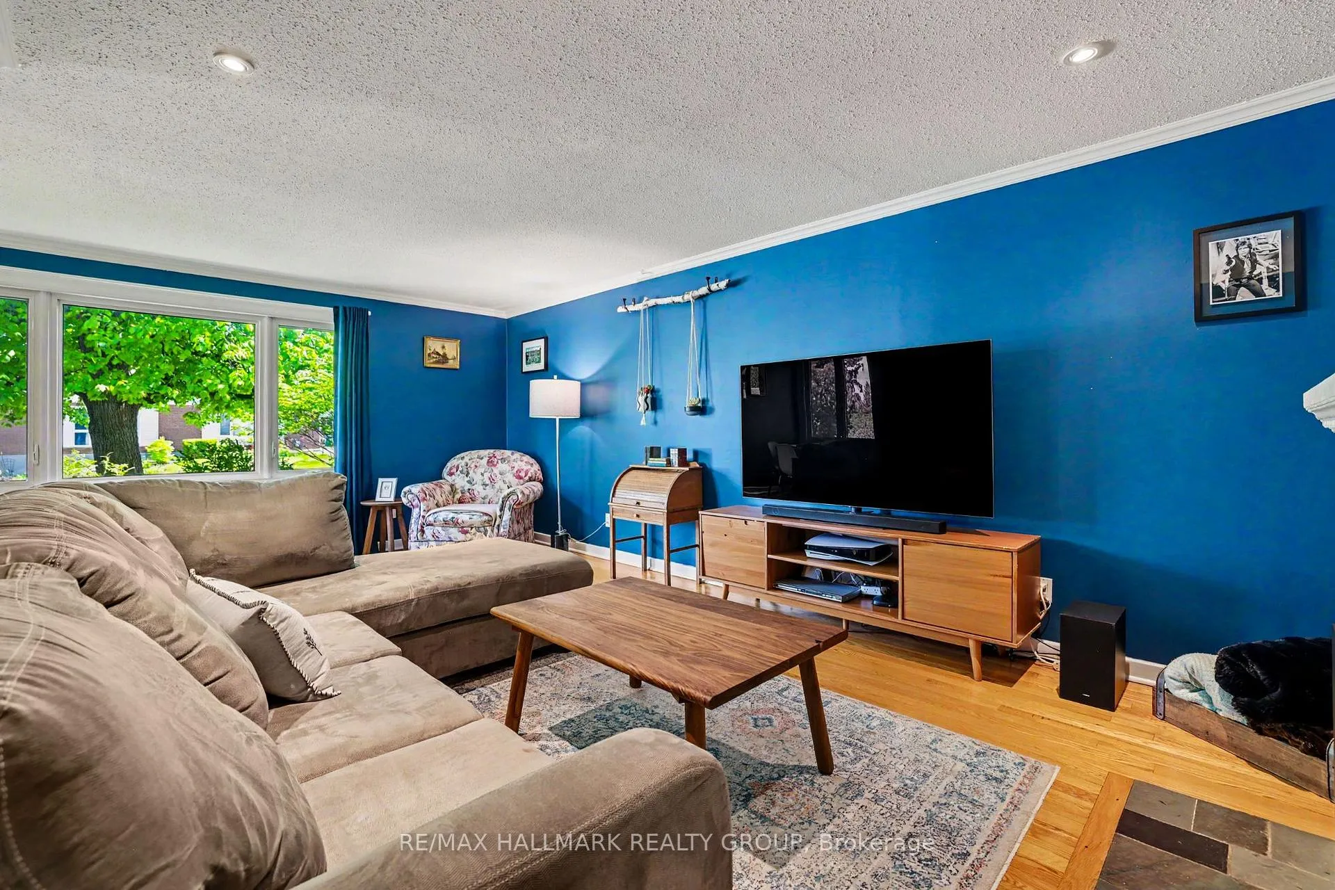 Photo 2 of 33 Newbury Avenue, Ottawa, Borden Farm/Stewart Farm/Carleton Heights/Parkwood Hills — HOMEH