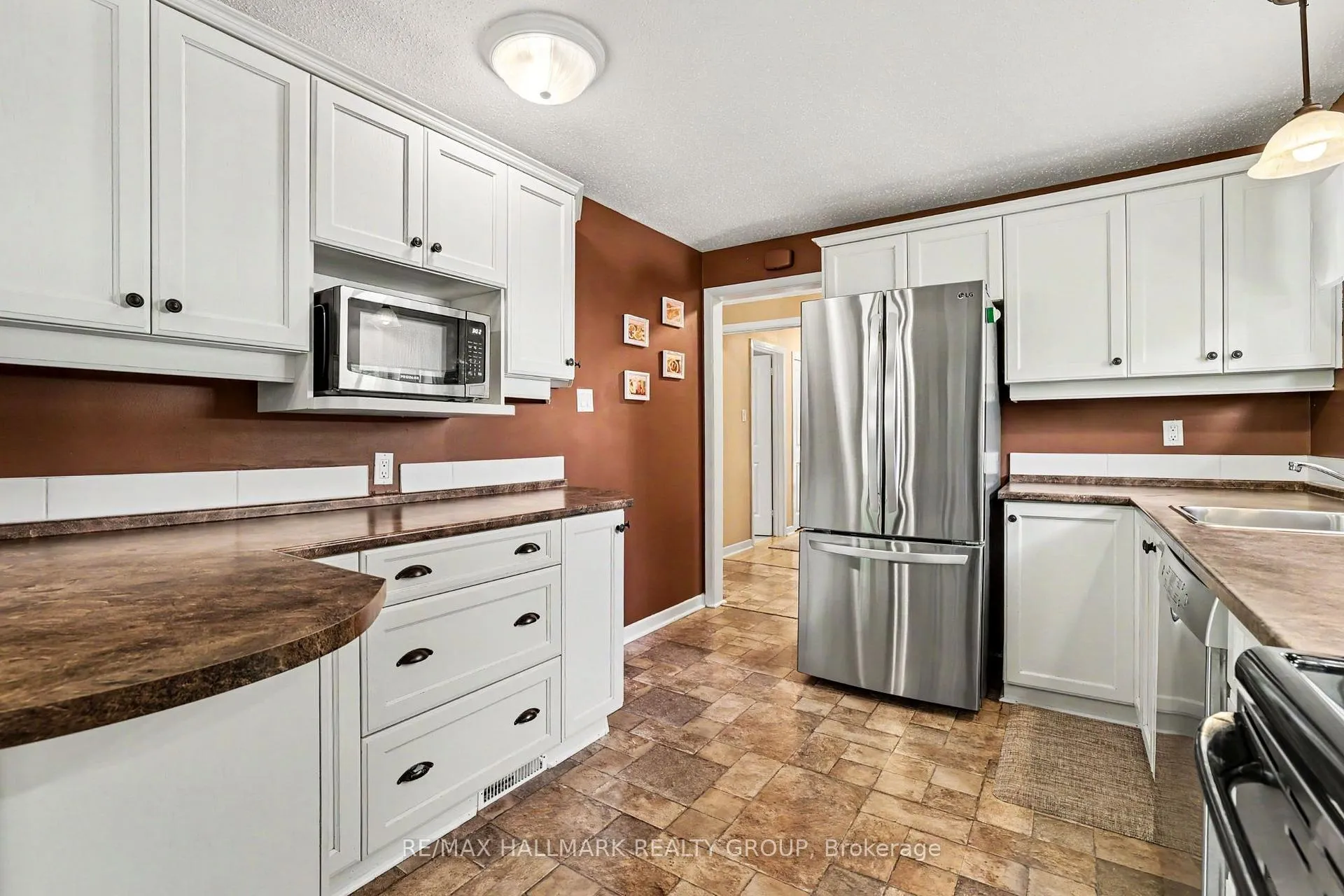 Photo 7 of 33 Newbury Avenue, Ottawa, Borden Farm/Stewart Farm/Carleton Heights/Parkwood Hills — HOMEH