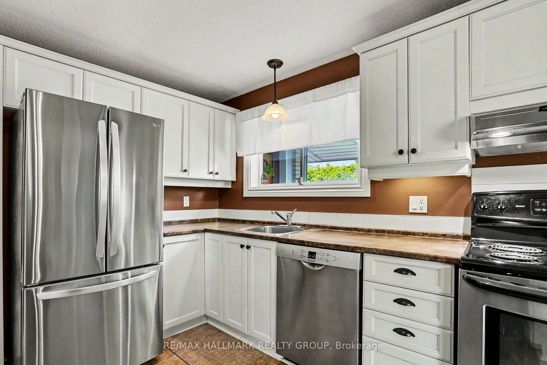 Photo 8 of 33 Newbury Avenue, Ottawa, Borden Farm/Stewart Farm/Carleton Heights/Parkwood Hills — HOMEH