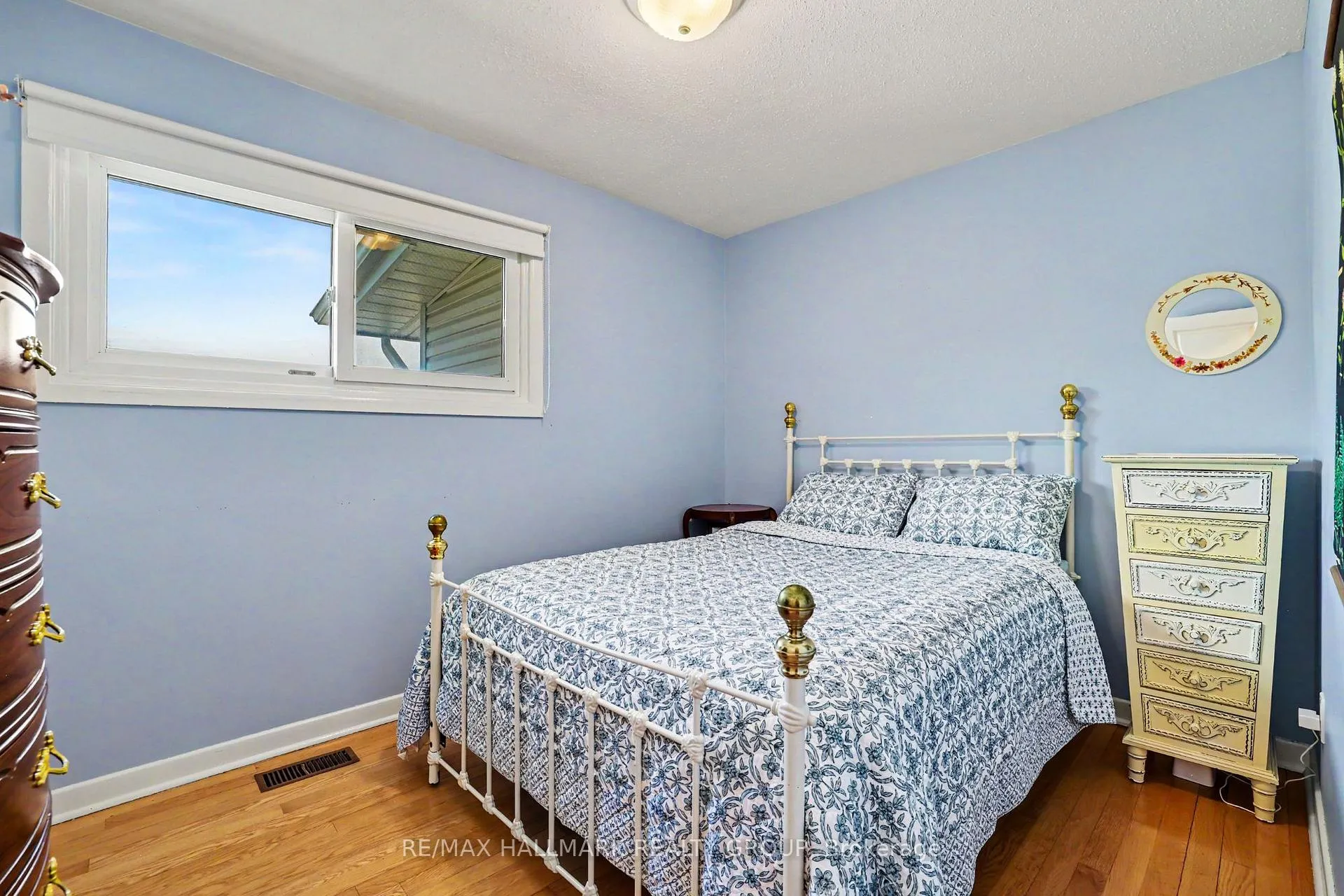 Photo 16 of 33 Newbury Avenue, Ottawa, Borden Farm/Stewart Farm/Carleton Heights/Parkwood Hills — HOMEH