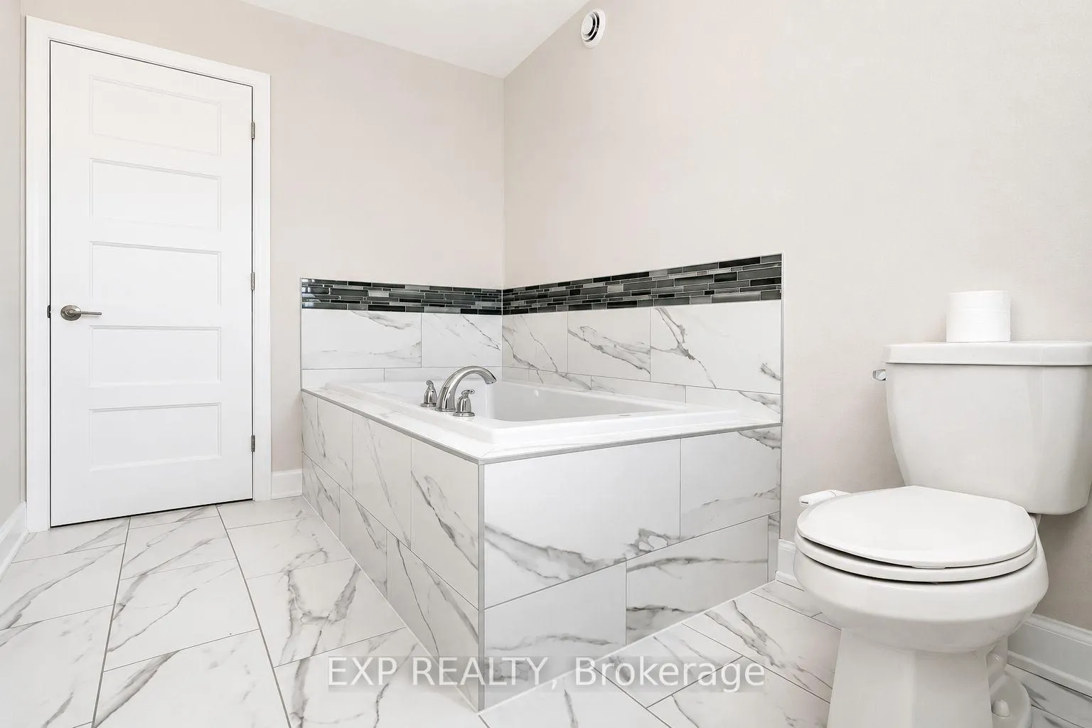 Photo 13 of 305 Moonlight Drive, Russell, Russell Twp — HOMEH