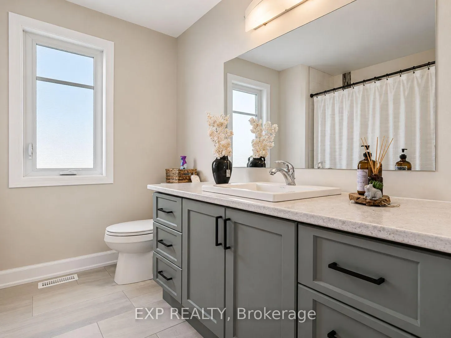 Photo 18 of 305 Moonlight Drive, Russell, Russell Twp — HOMEH