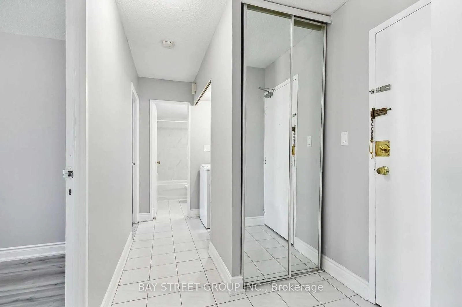 Photo 5 of Unit 1006, 1250 Bridletowne Circle, Scarborough, L'Amoreaux — HOMEH