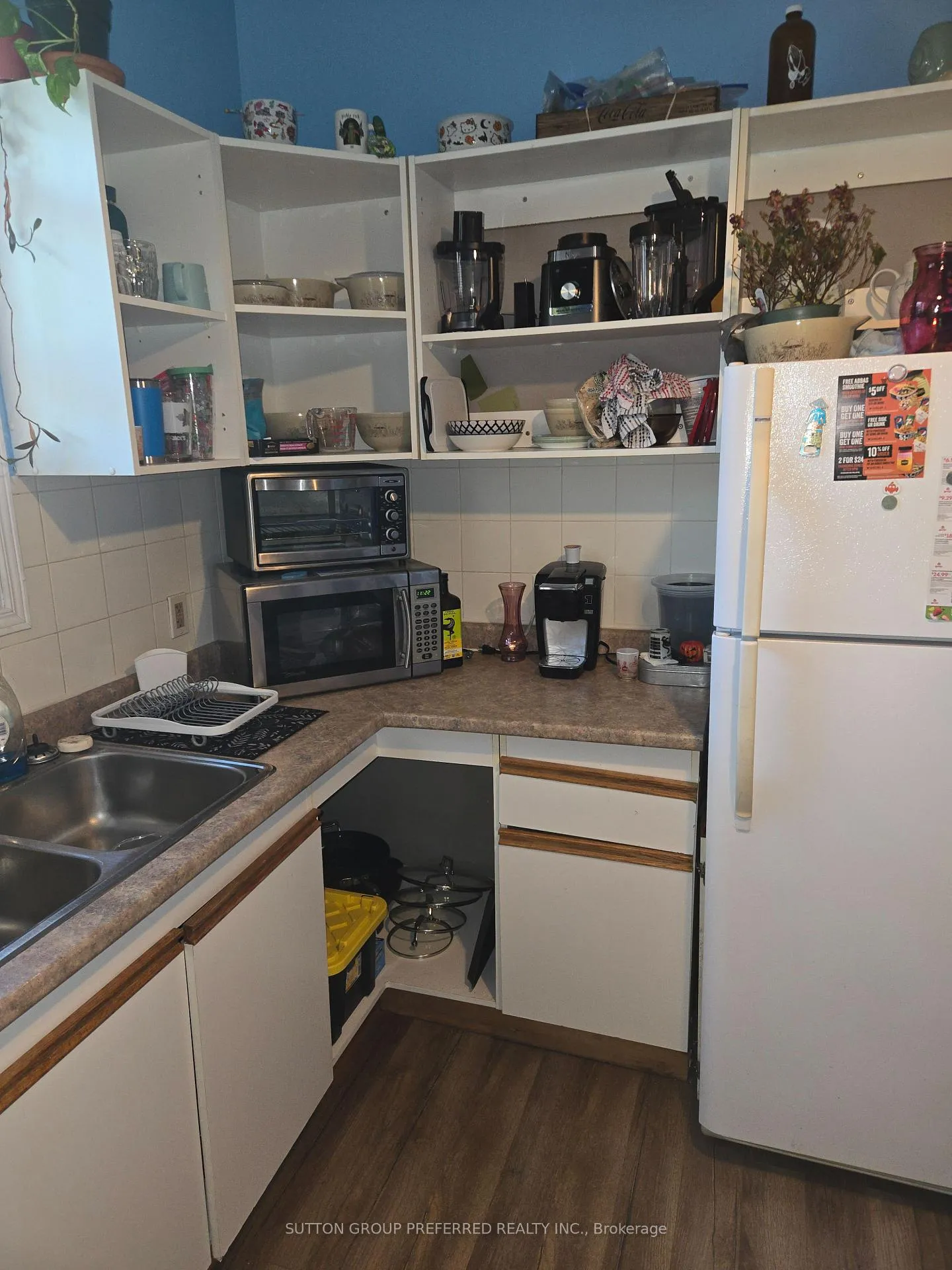 Photo 5 of 1001 Oxford Street E, London, East G — HOMEH
