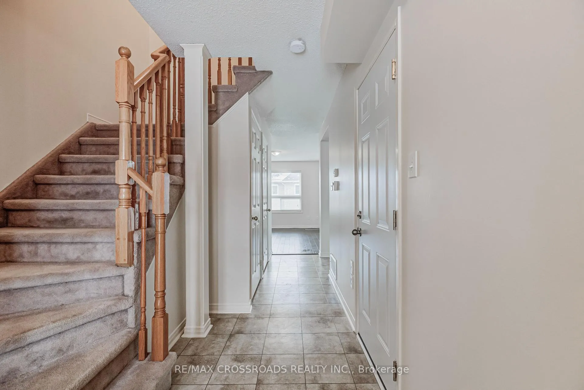 Photo 3 of 1147 Ormond Drive, Oshawa, Samac — HOMEH