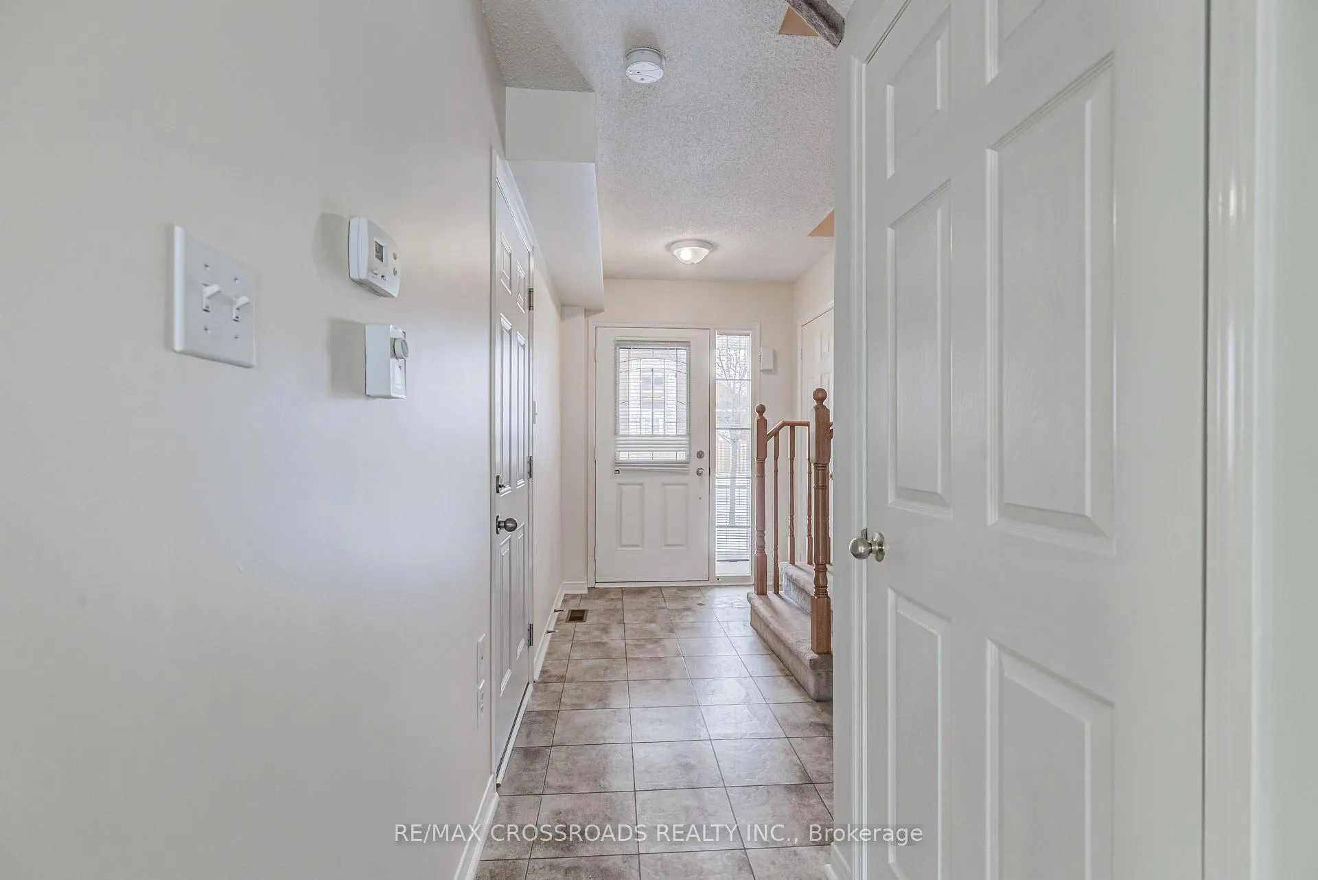Photo 4 of 1147 Ormond Drive, Oshawa, Samac — HOMEH