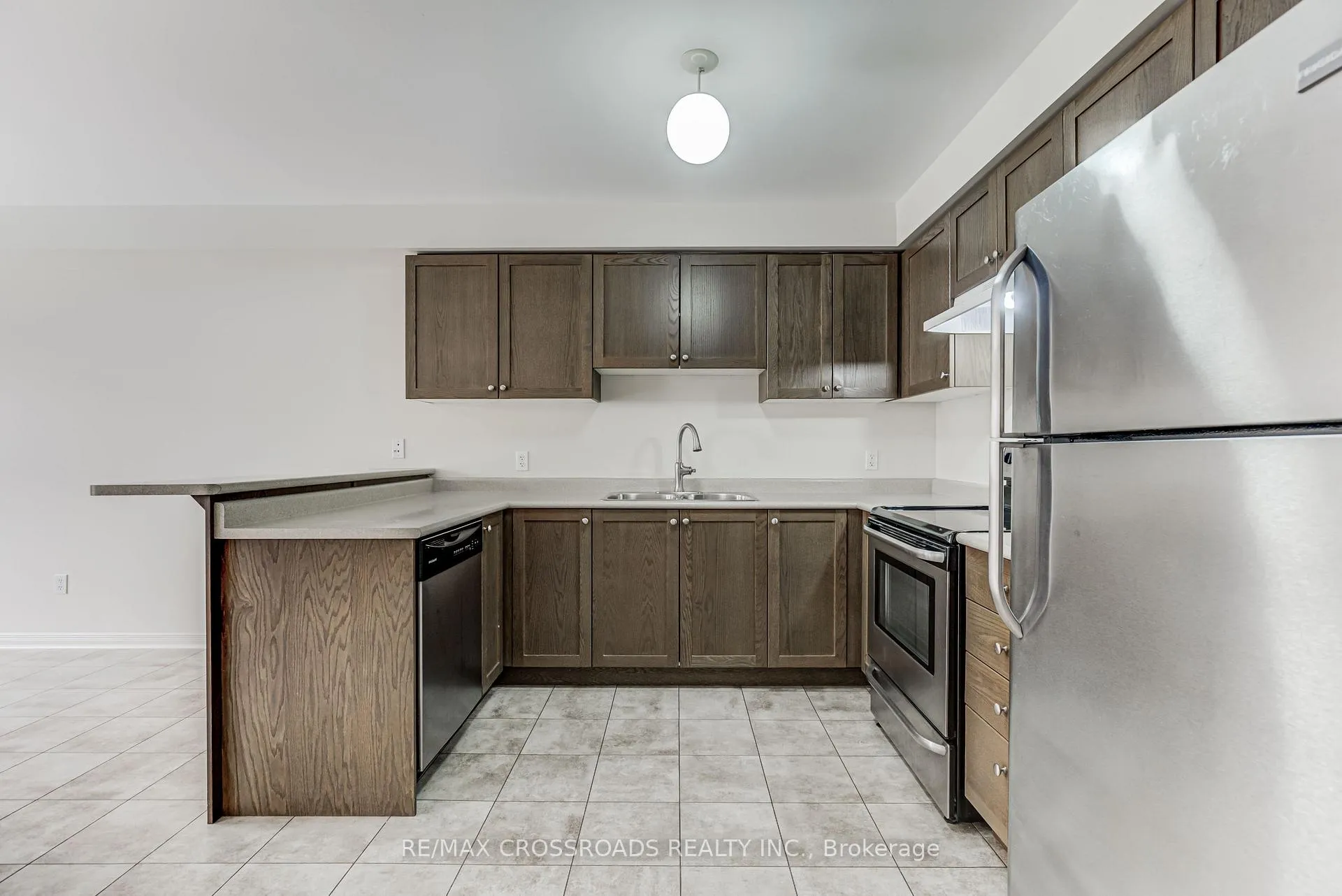 Photo 5 of 1147 Ormond Drive, Oshawa, Samac — HOMEH