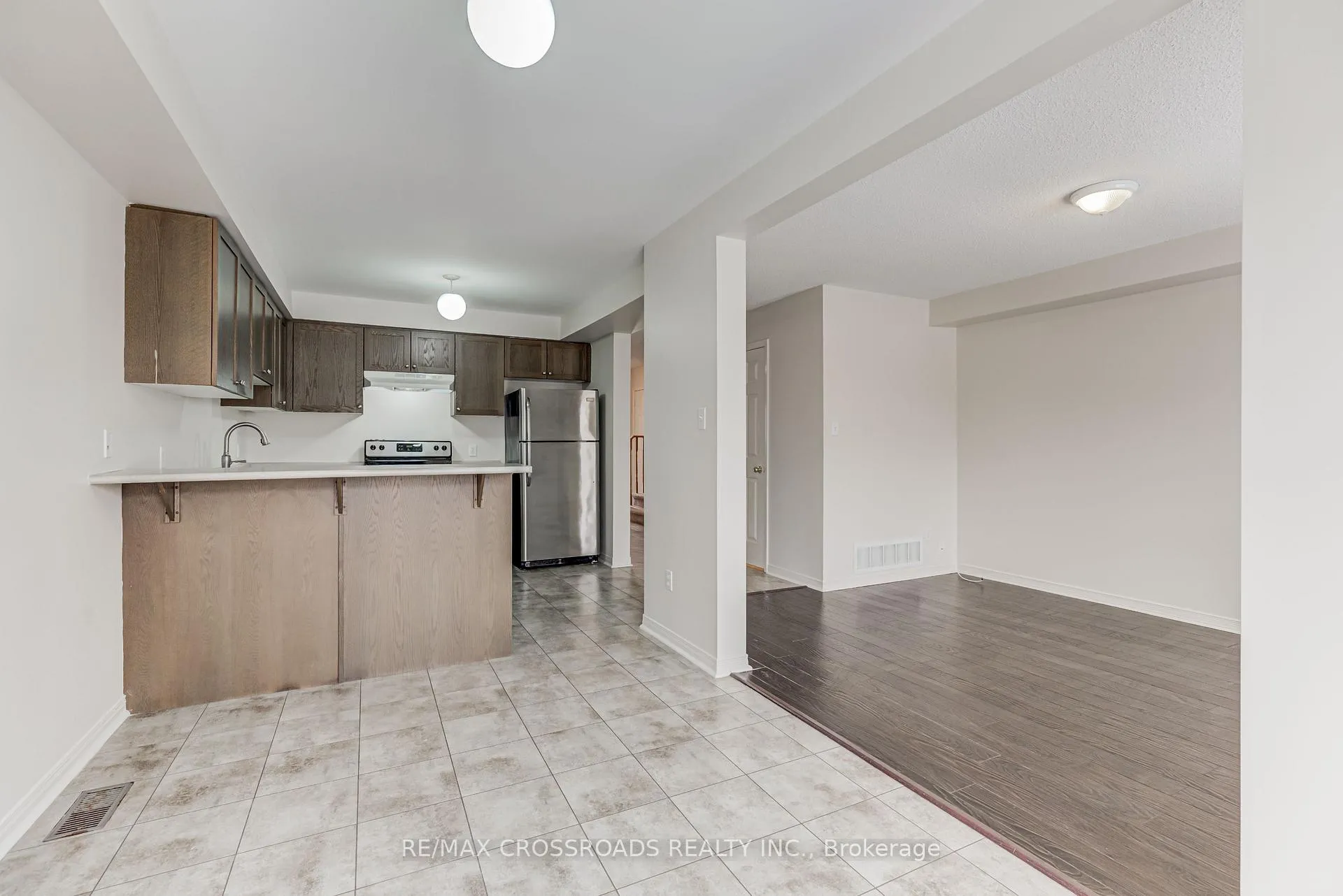 Photo 8 of 1147 Ormond Drive, Oshawa, Samac — HOMEH