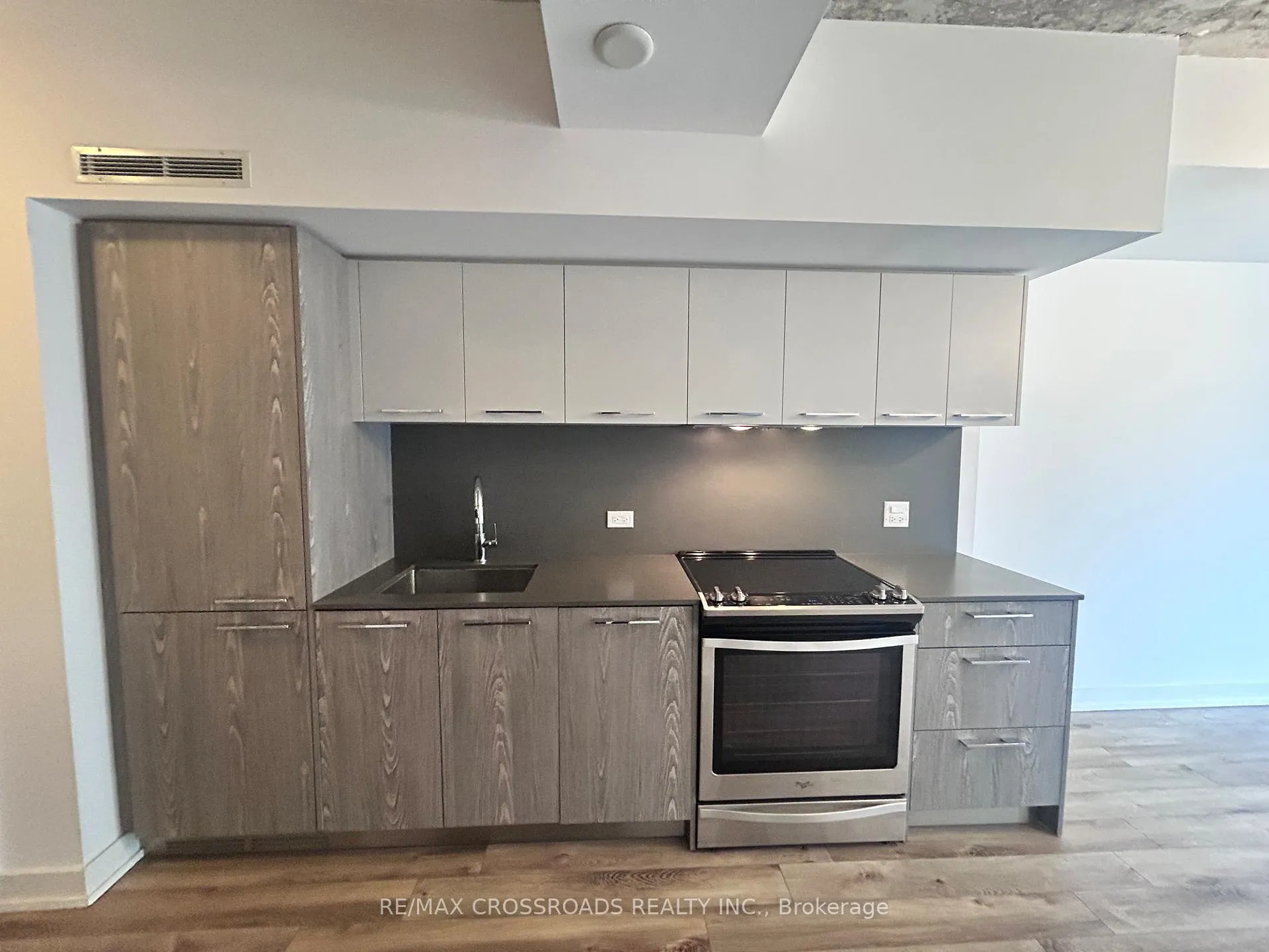 Photo 9 of Unit 907, 30 Baseball Place, Toronto, South Riverdale — HOMEH