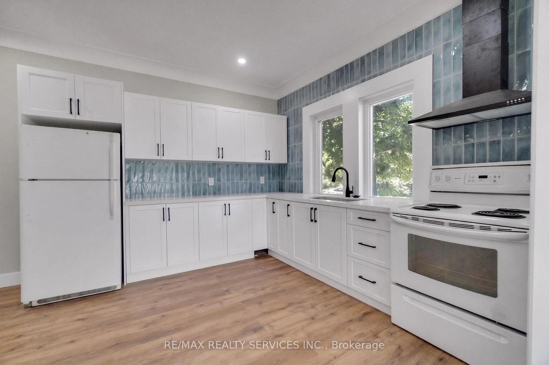 Photo 8 of Unit 2, 939 Beach Boulevard, Hamilton, Hamilton Beach — HOMEH