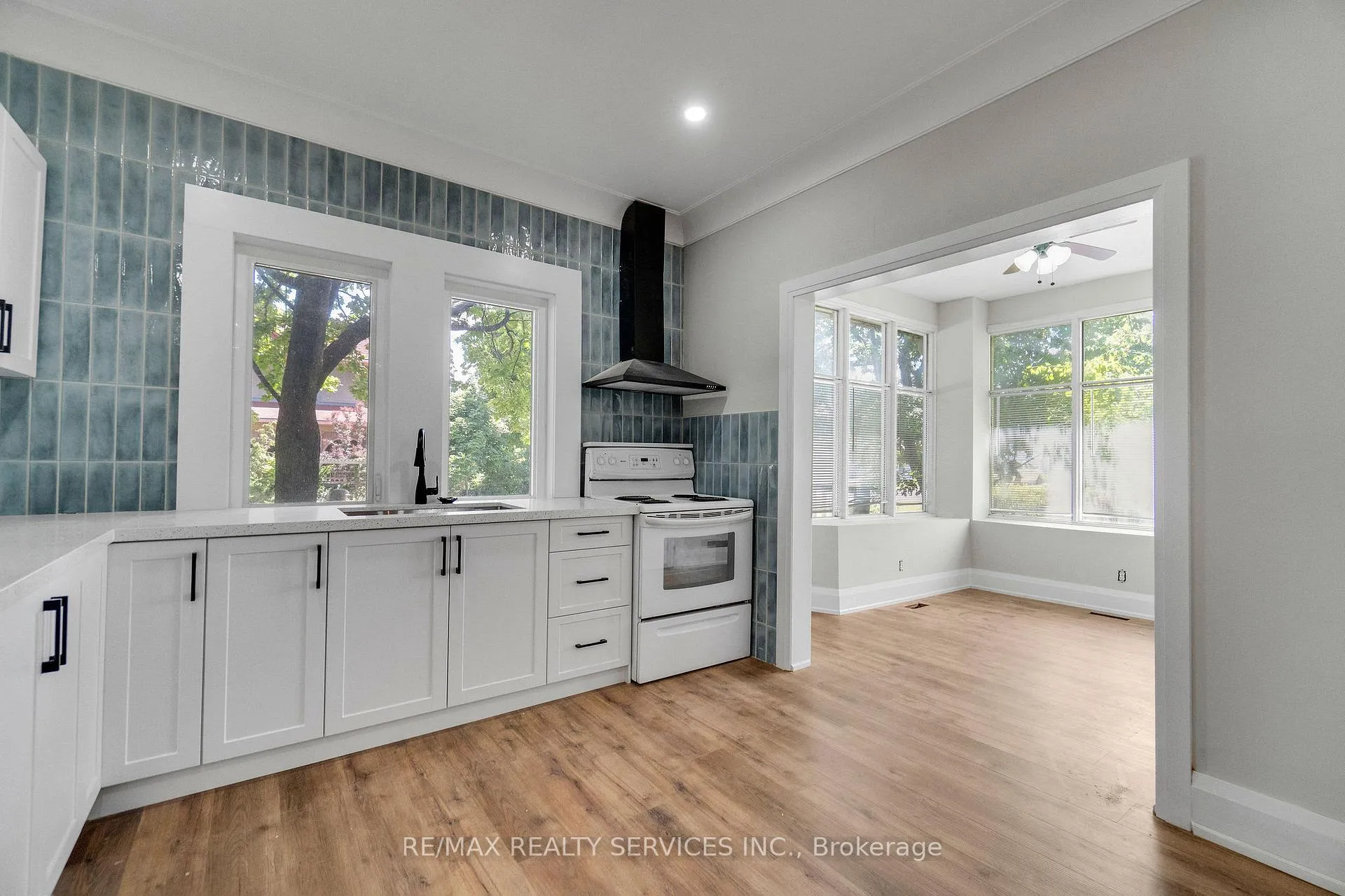 Photo 10 of Unit 2, 939 Beach Boulevard, Hamilton, Hamilton Beach — HOMEH