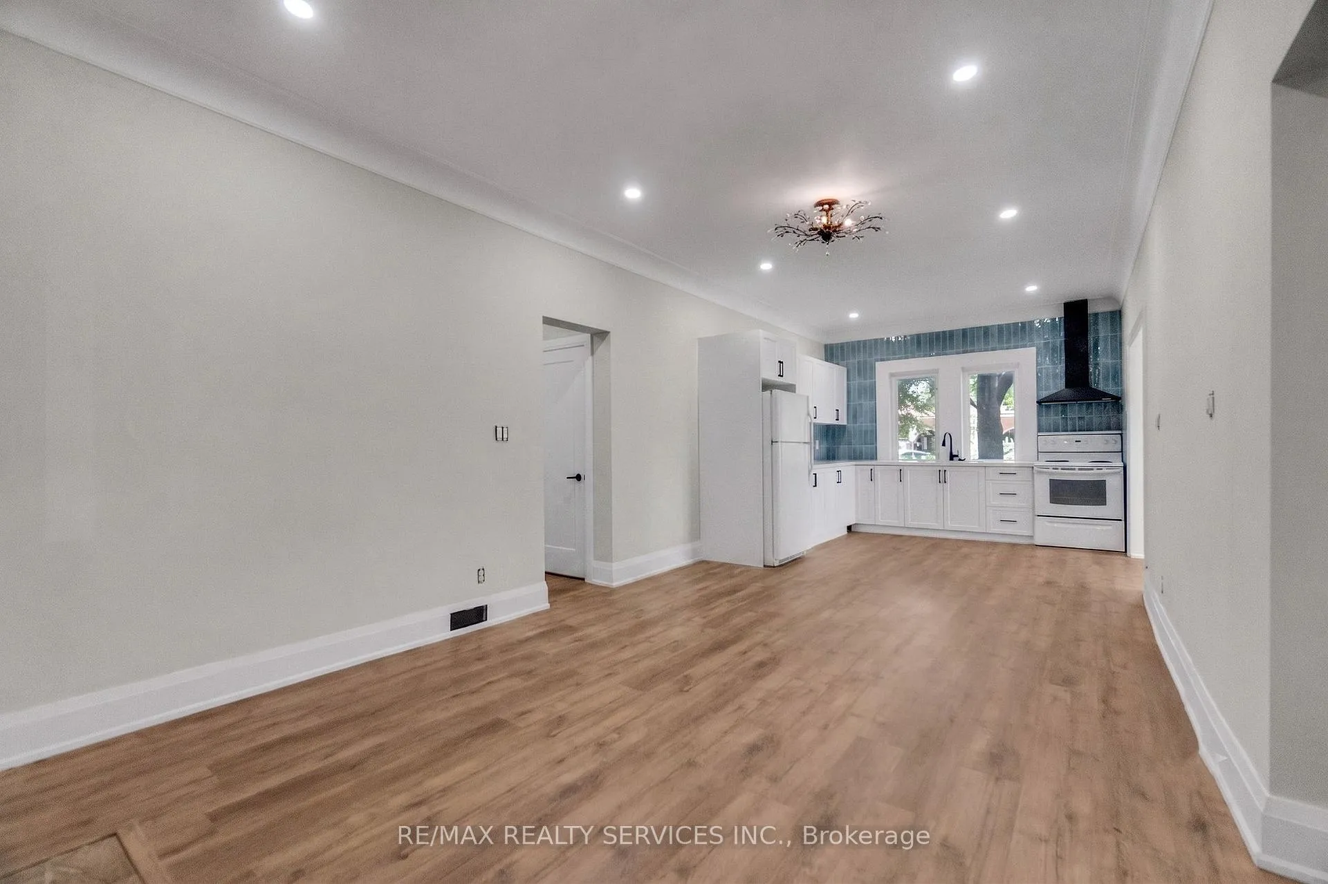 Photo 13 of Unit 2, 939 Beach Boulevard, Hamilton, Hamilton Beach — HOMEH