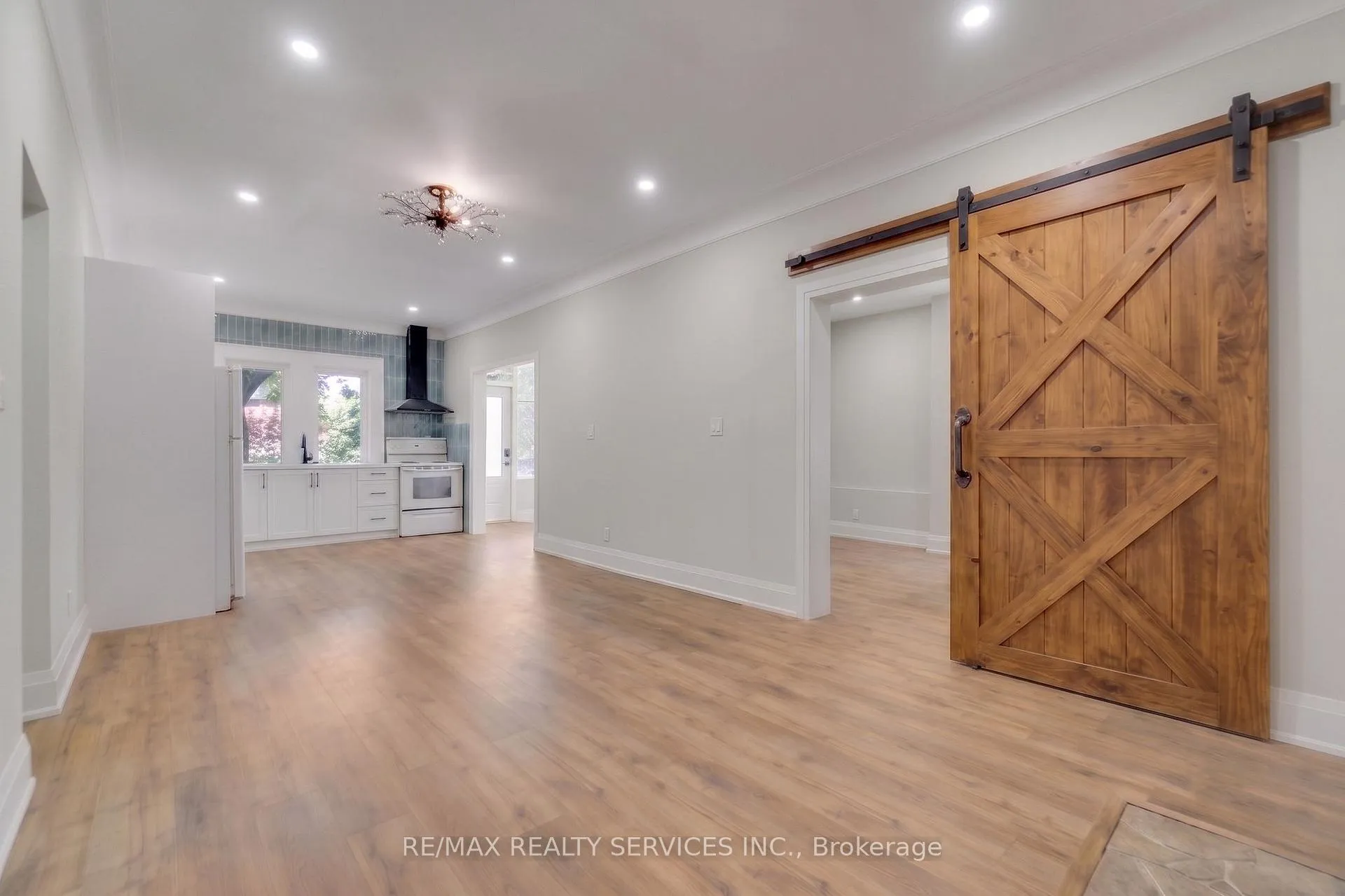 Photo 14 of Unit 2, 939 Beach Boulevard, Hamilton, Hamilton Beach — HOMEH