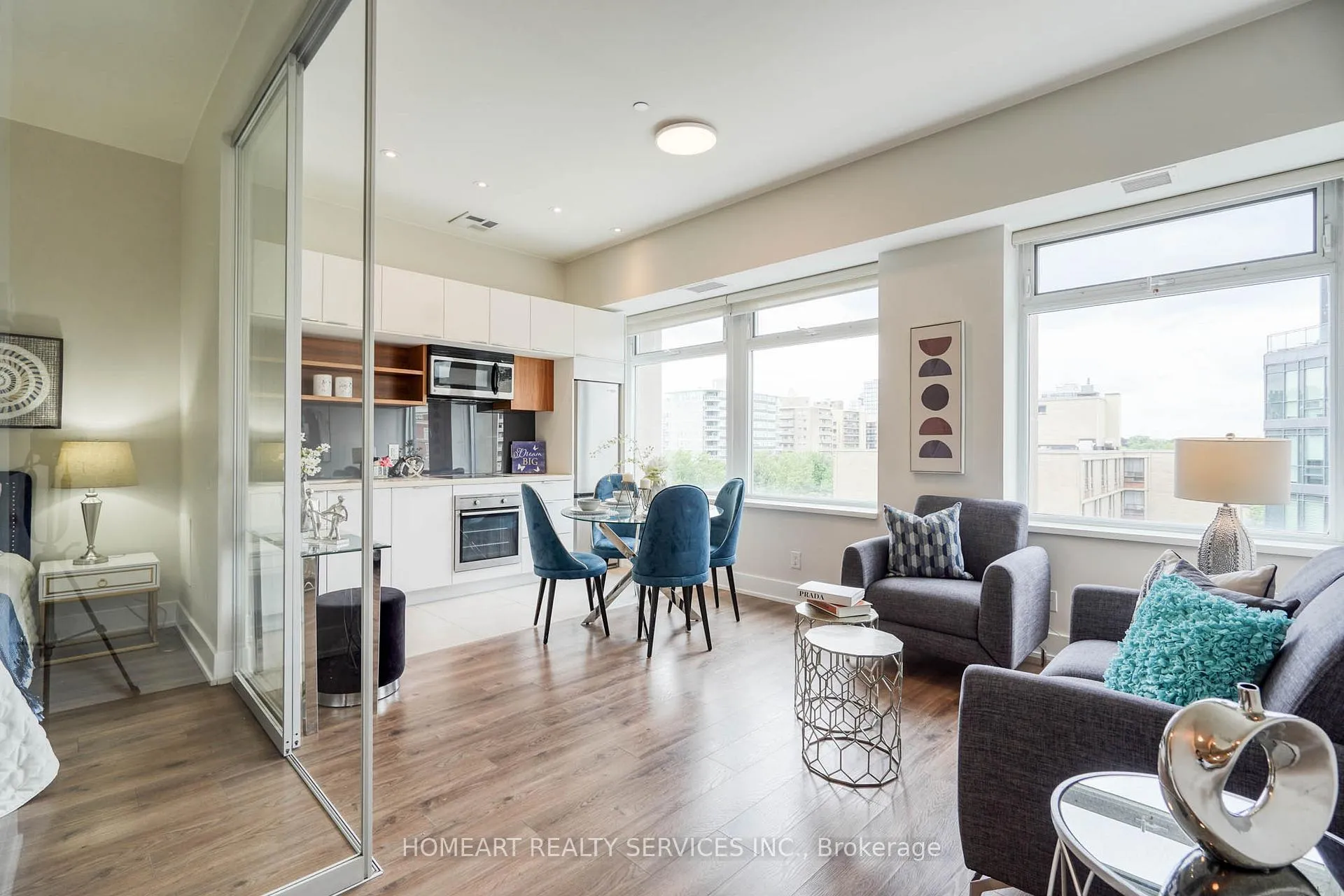 Photo 5 of Unit 701, 111 St Clair Avenue W, Toronto, Yonge-St. Clair — HOMEH