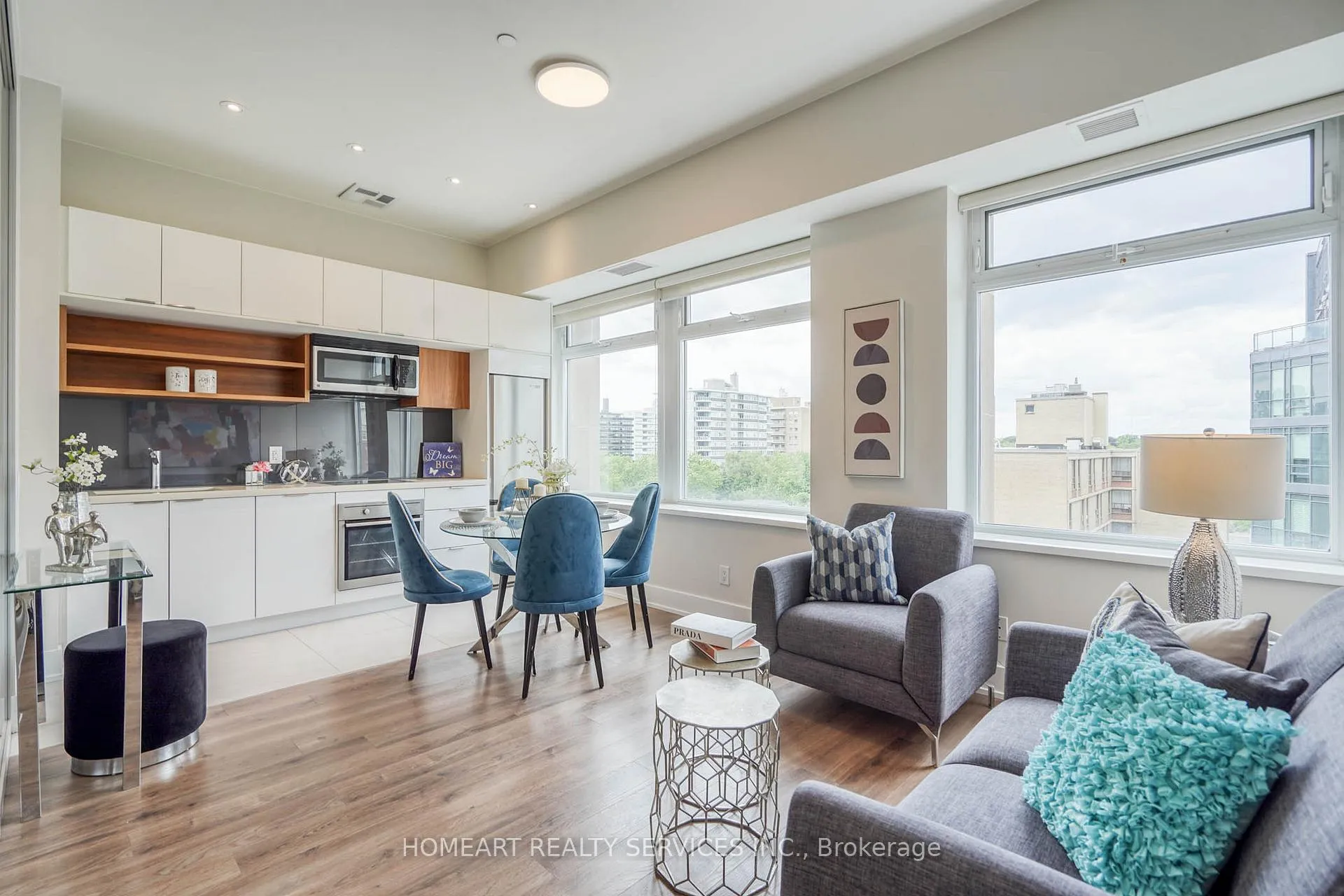 Photo 6 of Unit 701, 111 St Clair Avenue W, Toronto, Yonge-St. Clair — HOMEH