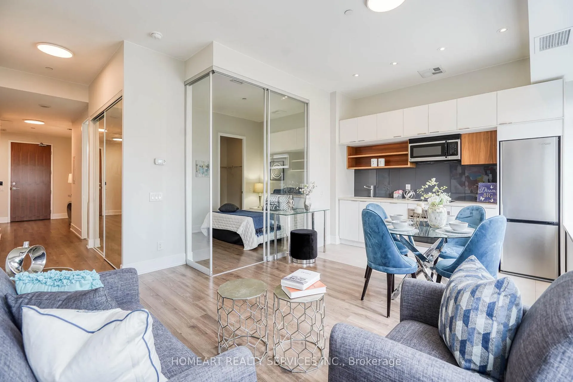 Photo 7 of Unit 701, 111 St Clair Avenue W, Toronto, Yonge-St. Clair — HOMEH