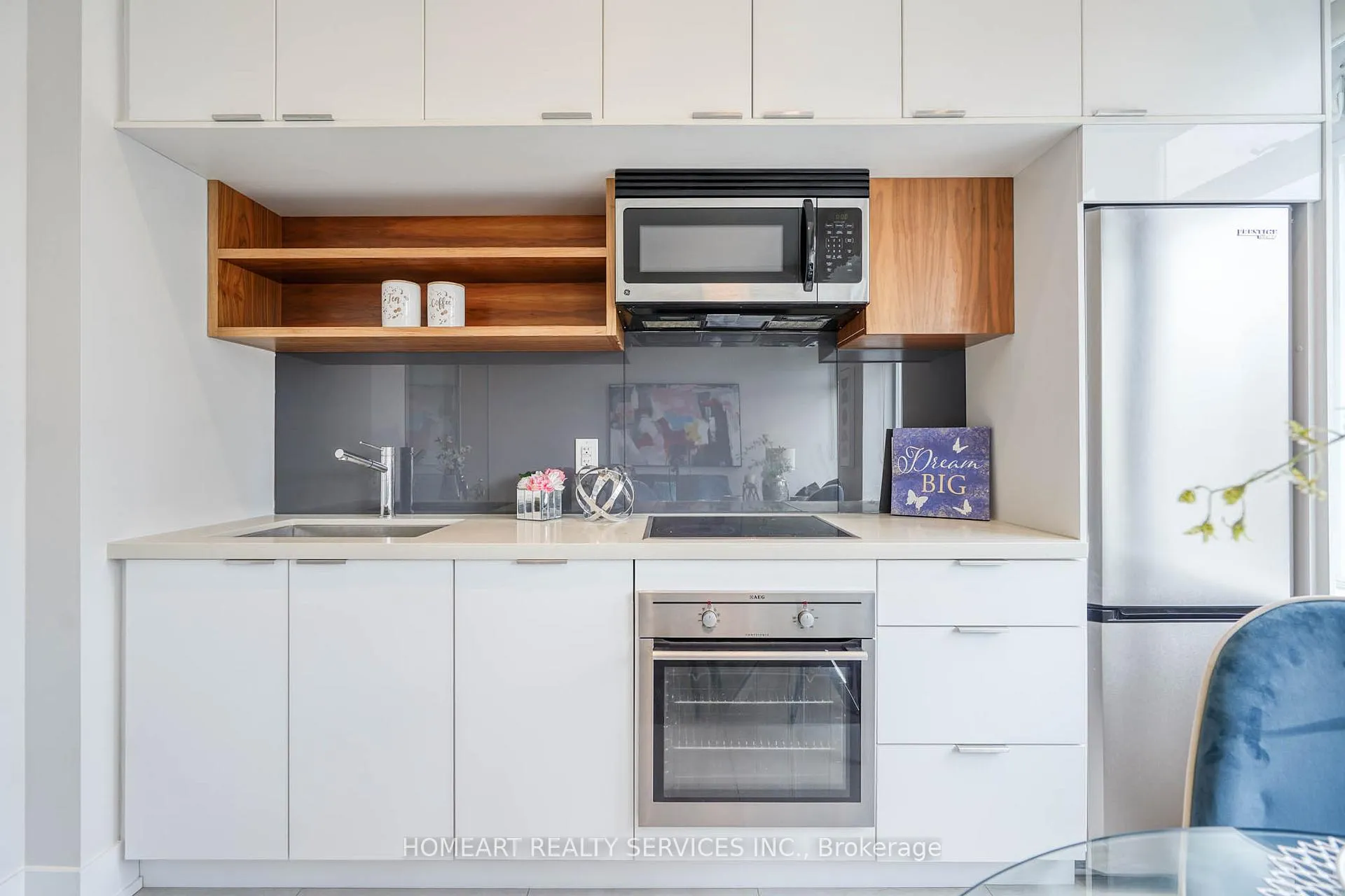 Photo 11 of Unit 701, 111 St Clair Avenue W, Toronto, Yonge-St. Clair — HOMEH