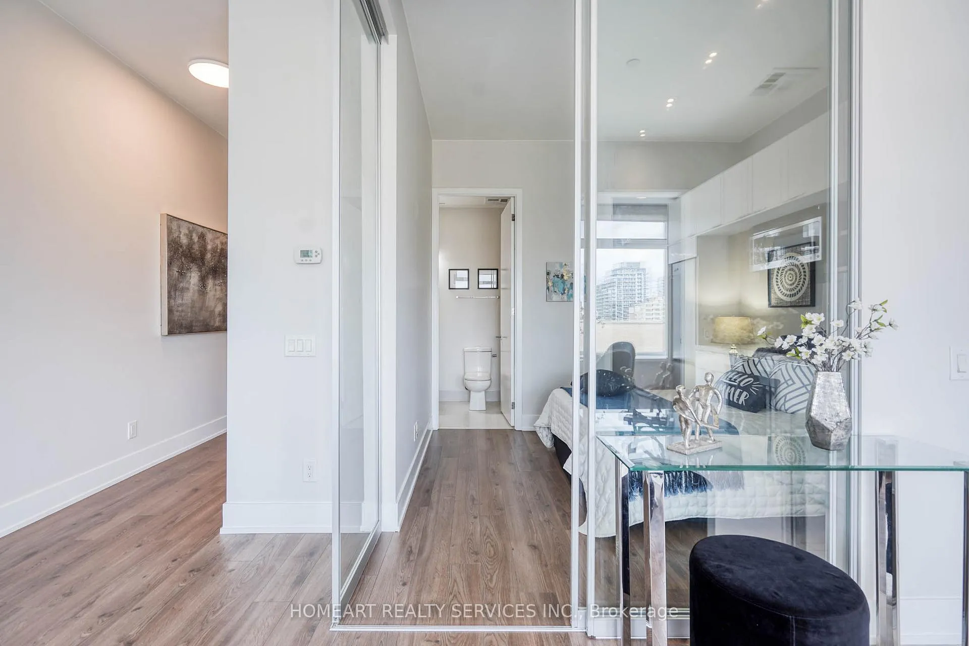 Photo 12 of Unit 701, 111 St Clair Avenue W, Toronto, Yonge-St. Clair — HOMEH