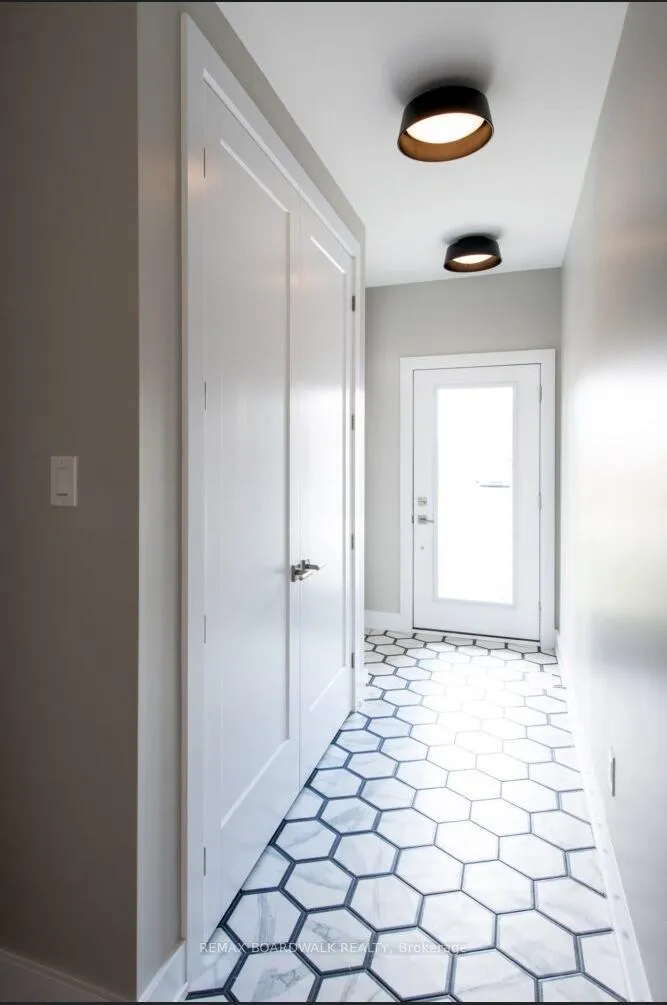 Photo 2 of 2928 Ahearn Avenue, Ottawa, Britannia — HOMEH