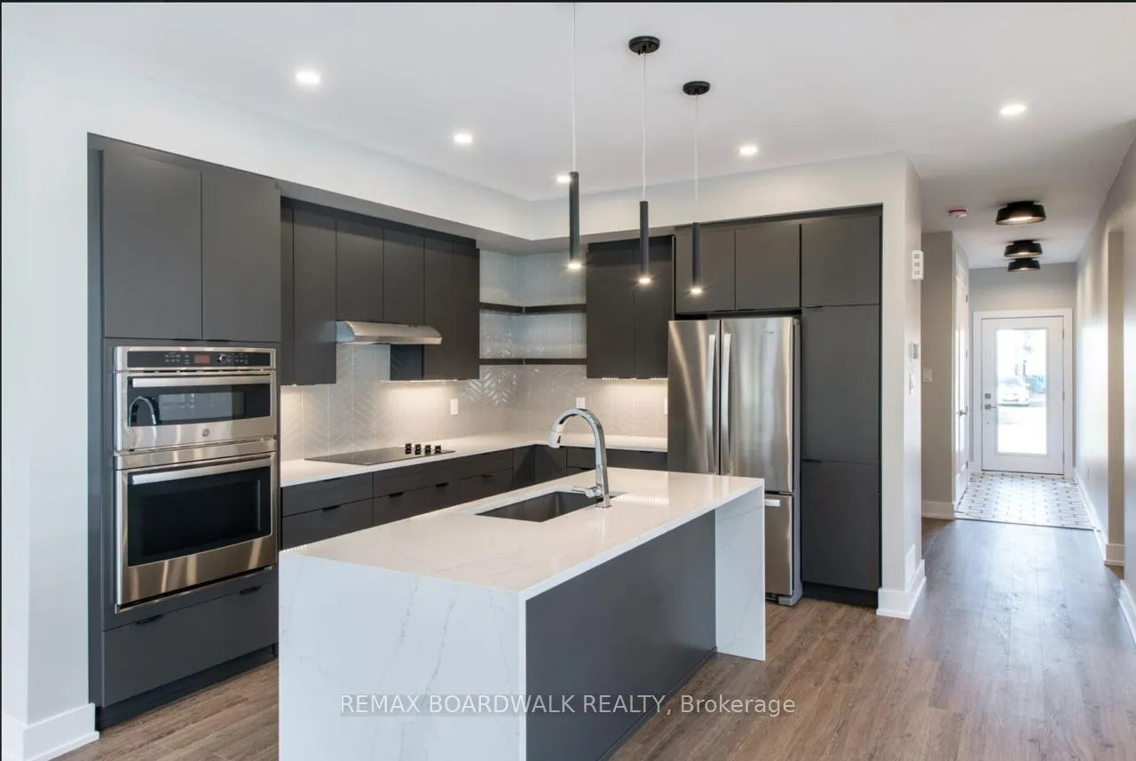 Photo 3 of 2928 Ahearn Avenue, Ottawa, Britannia — HOMEH