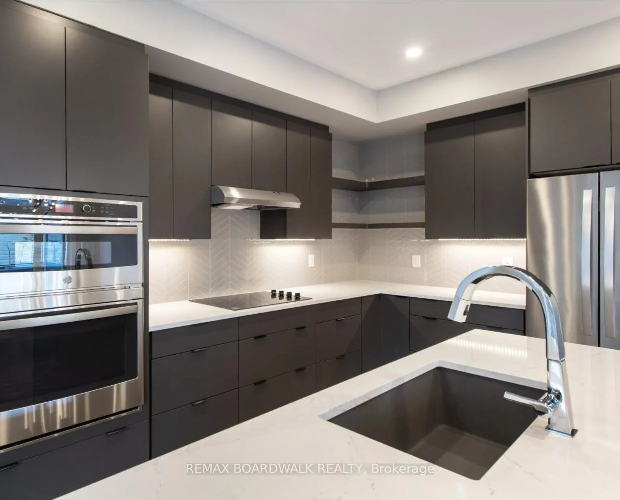 Photo 4 of 2928 Ahearn Avenue, Ottawa, Britannia — HOMEH