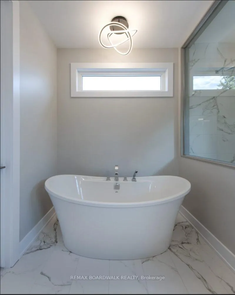 Photo 18 of 2928 Ahearn Avenue, Ottawa, Britannia — HOMEH