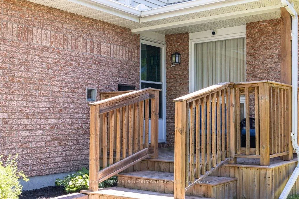 Photo 2 of 38 Burlington Crescent, Ottawa, Hunt Club Park/Greenboro — HOMEH