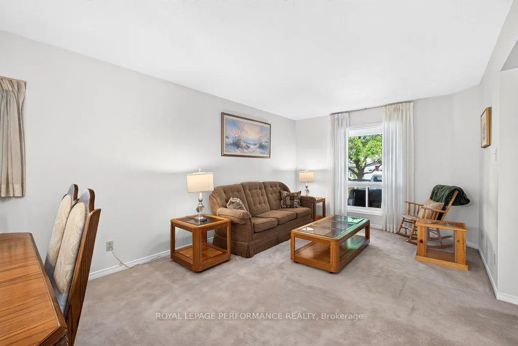 Photo 4 of 38 Burlington Crescent, Ottawa, Hunt Club Park/Greenboro — HOMEH