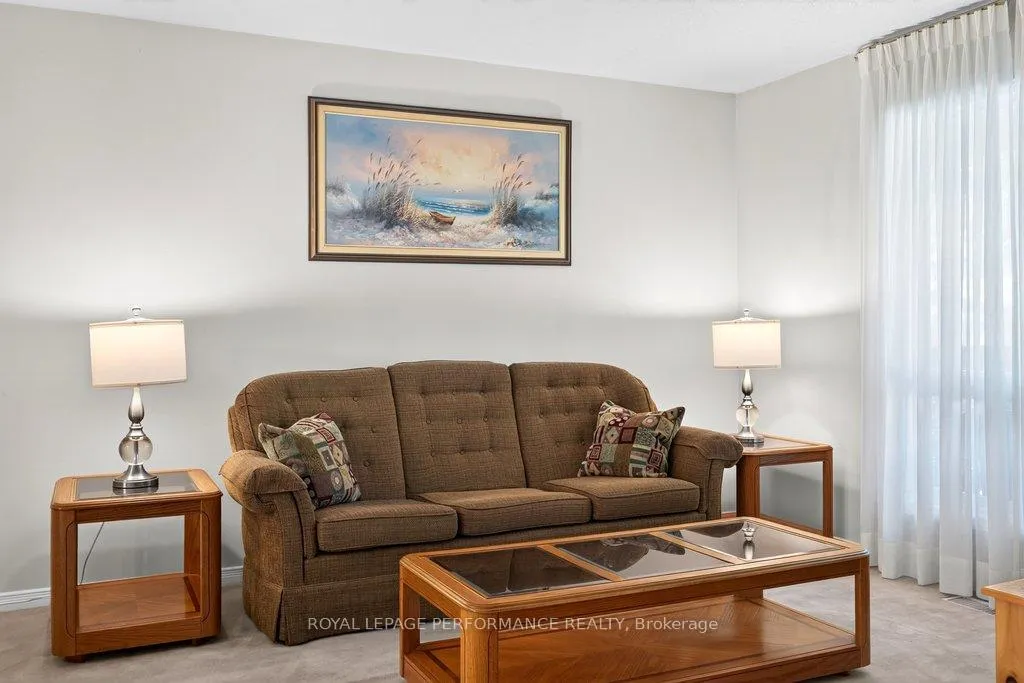 Photo 5 of 38 Burlington Crescent, Ottawa, Hunt Club Park/Greenboro — HOMEH
