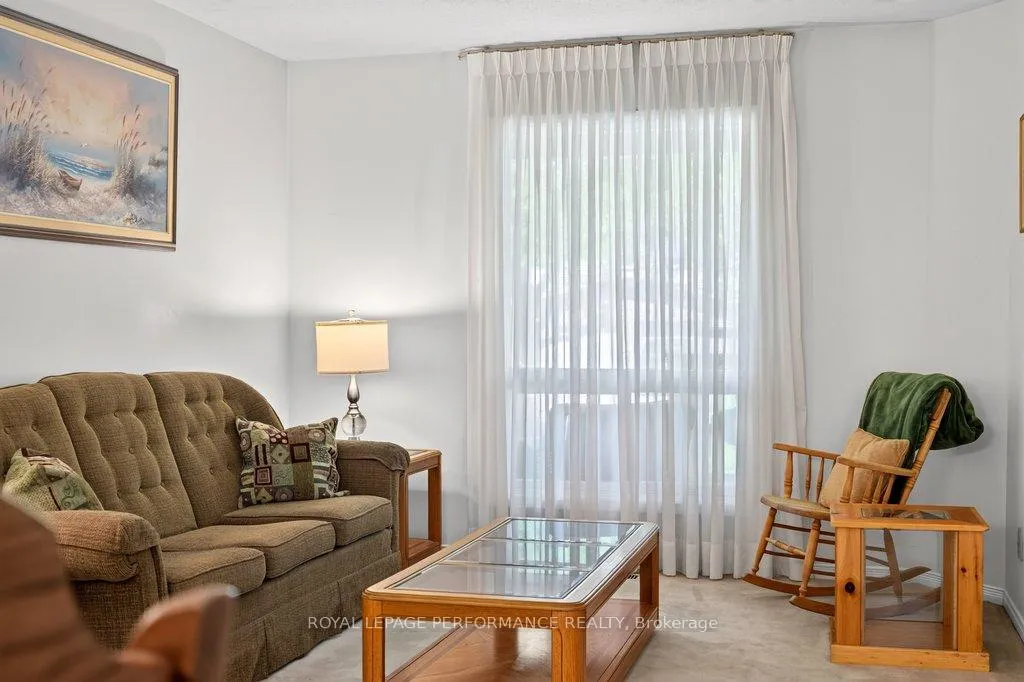 Photo 7 of 38 Burlington Crescent, Ottawa, Hunt Club Park/Greenboro — HOMEH