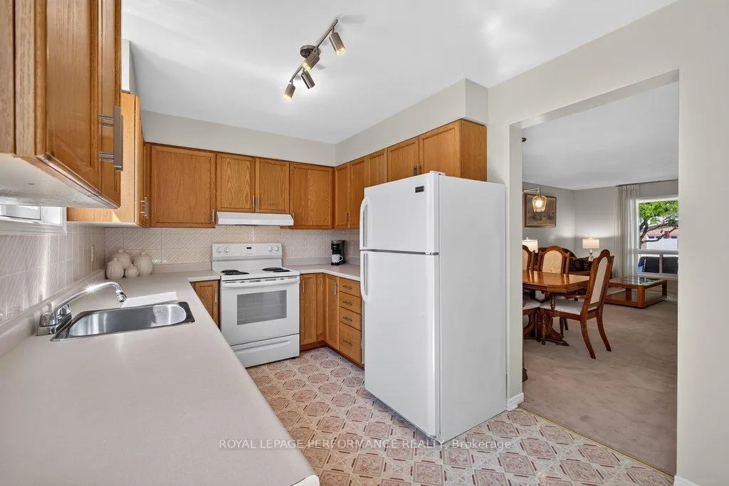 Photo 12 of 38 Burlington Crescent, Ottawa, Hunt Club Park/Greenboro — HOMEH