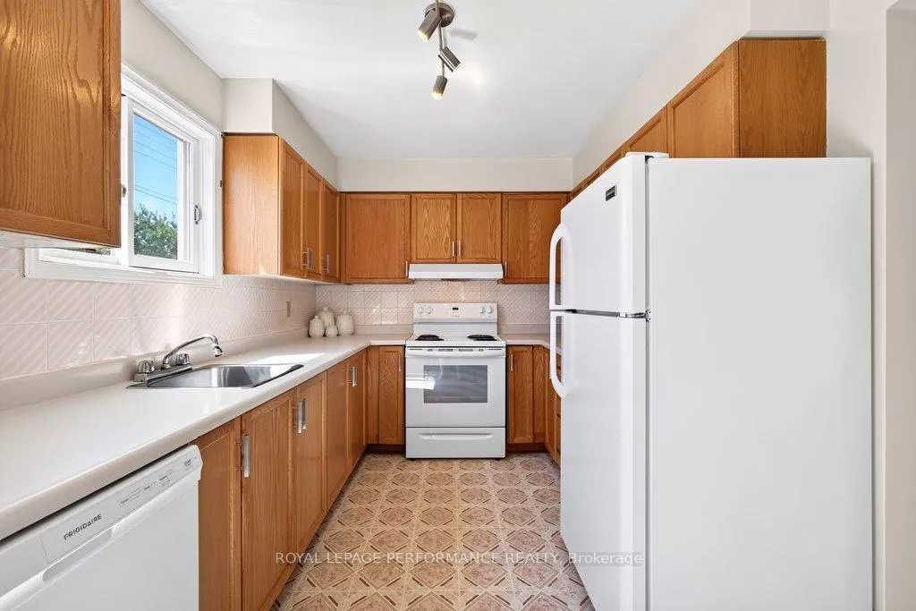 Photo 13 of 38 Burlington Crescent, Ottawa, Hunt Club Park/Greenboro — HOMEH