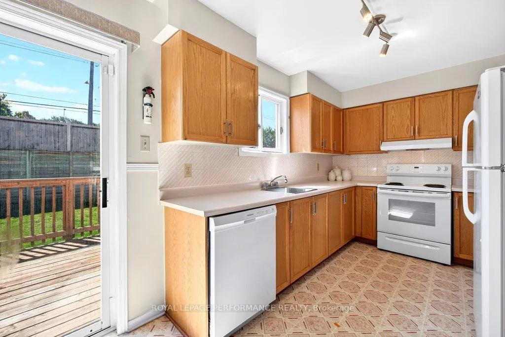 Photo 14 of 38 Burlington Crescent, Ottawa, Hunt Club Park/Greenboro — HOMEH