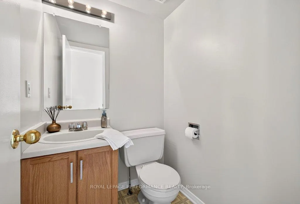Photo 17 of 38 Burlington Crescent, Ottawa, Hunt Club Park/Greenboro — HOMEH